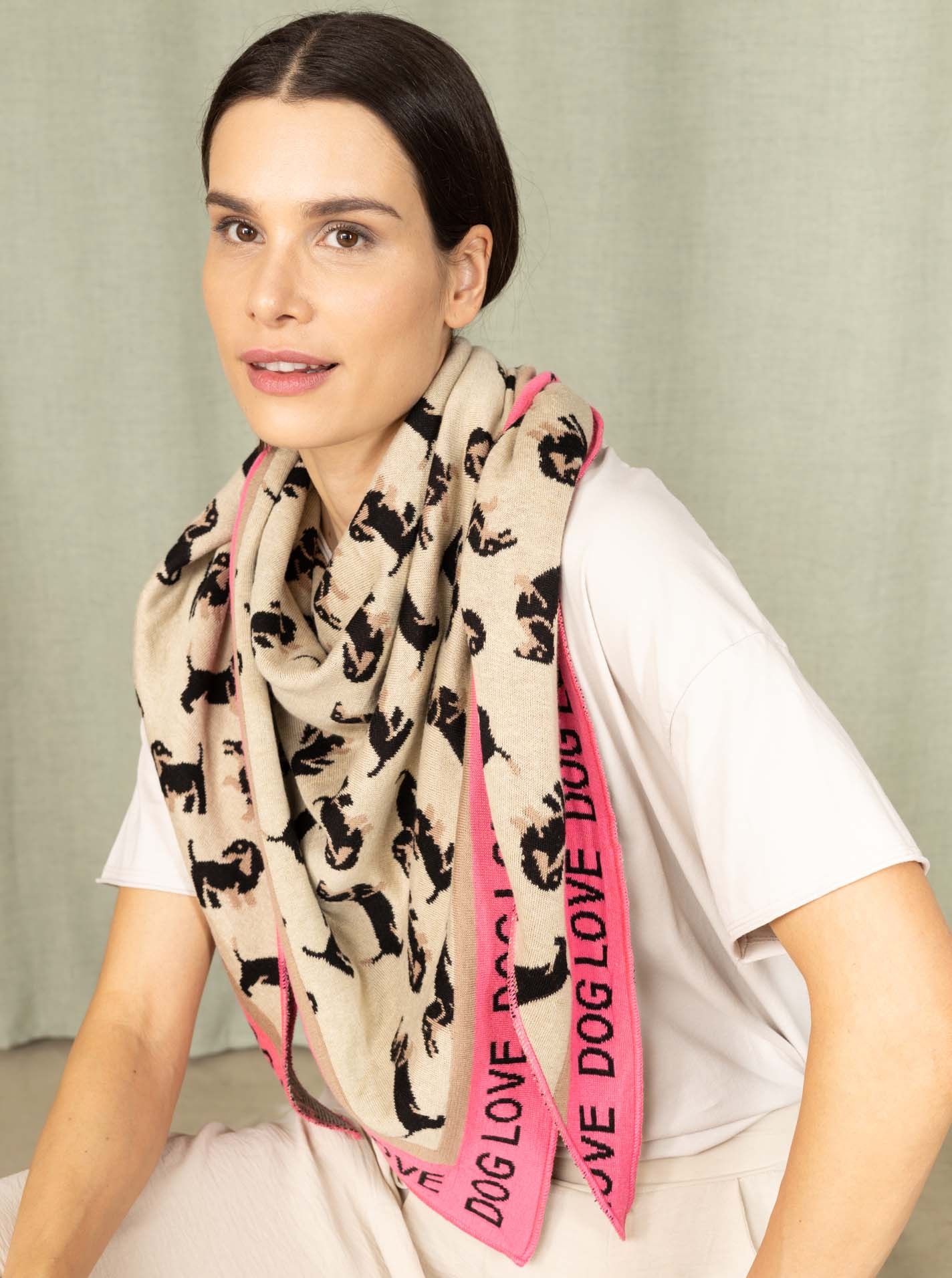 Zwillingsherz, Damen, Dreieckstuch »"Süßer Dackel"« Tiermotiv, Schriftzug, wärmend, Strick, Beige Pink, Beige Pink, Dreieckstuch von Zwillingsherz