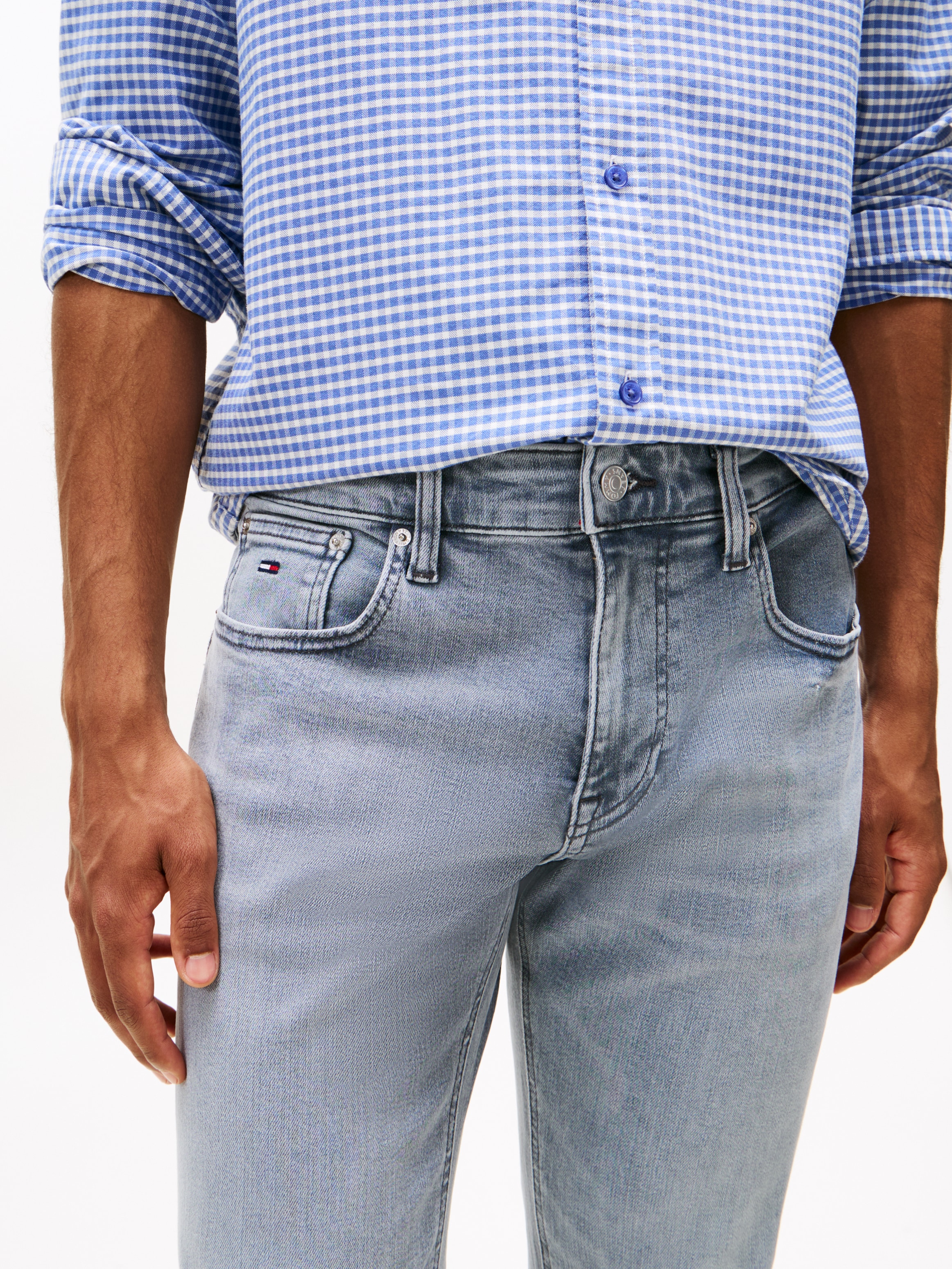 Tommy Jeans Gerade Jeans »Scanton Slim«, Mit Markenlabel aus Leder hinten