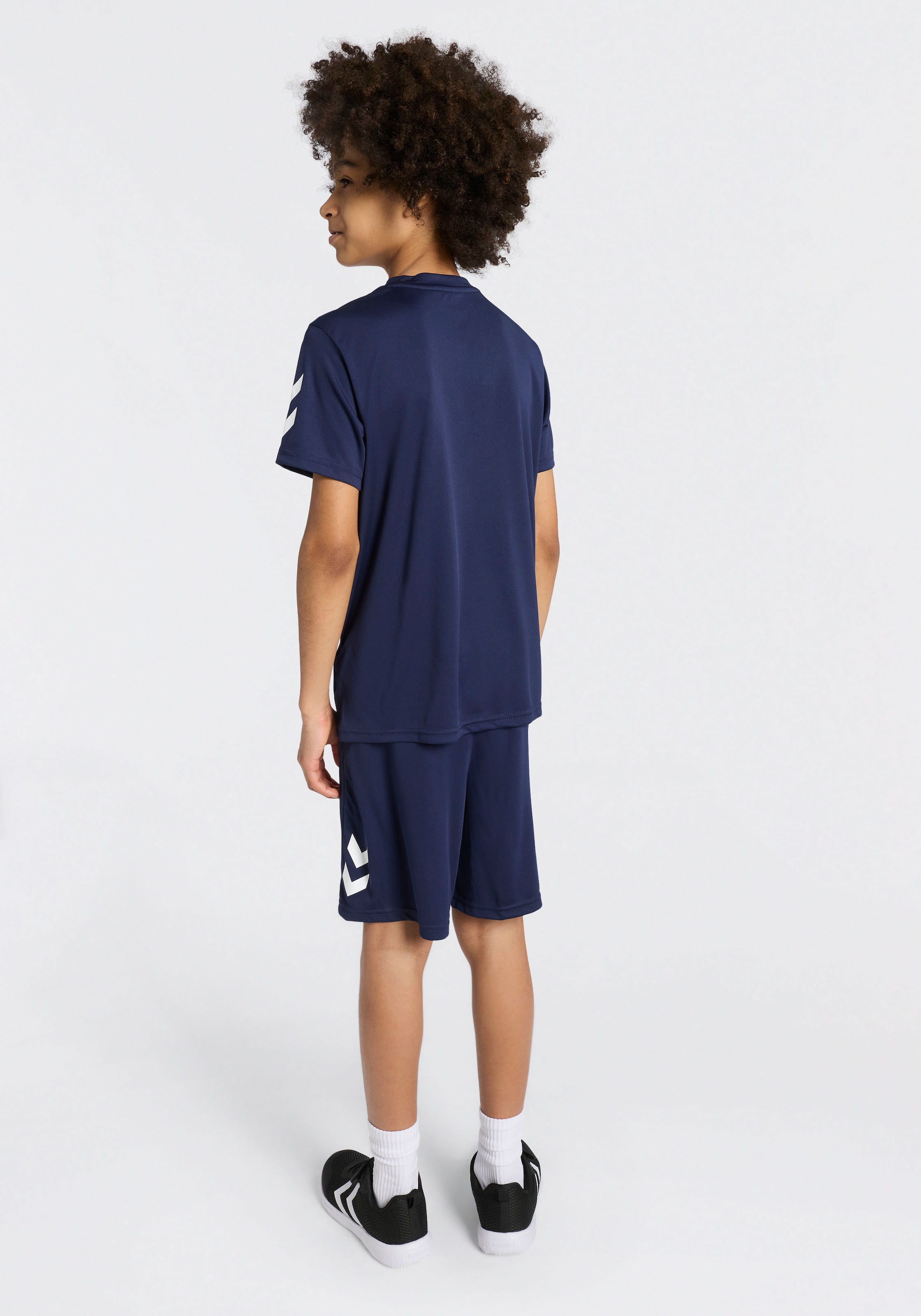 hummel T-Shirt & Shorts »HMLLOGO SET KIDS« Set, 2, 2 mit elastischem Bund, aus Polyester, pflegeleicht, sportlicher Stil