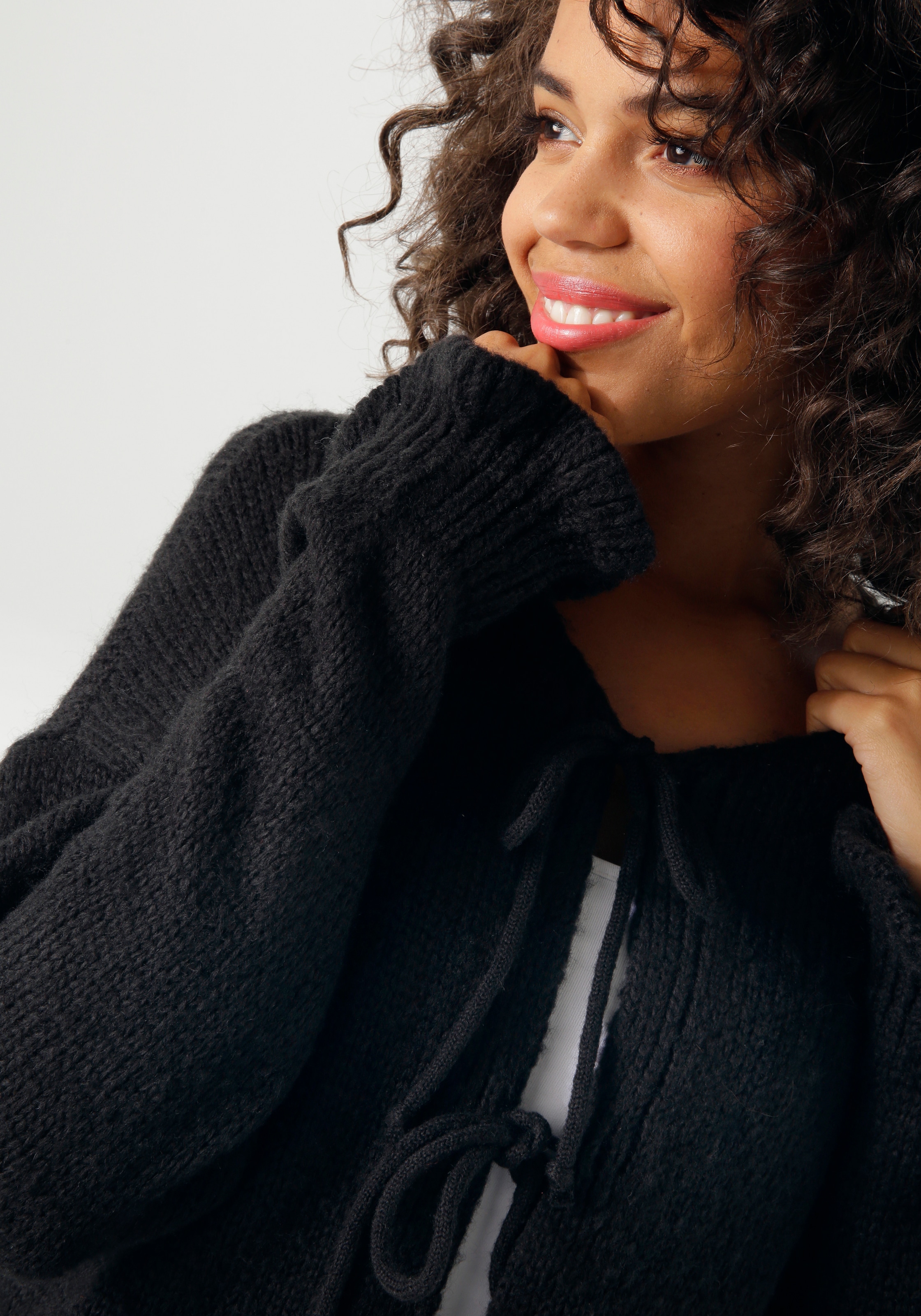 Aniston CASUAL Strickjacke mit trendigen Bindebändern zu schließen - NEUE KOLLEKTION