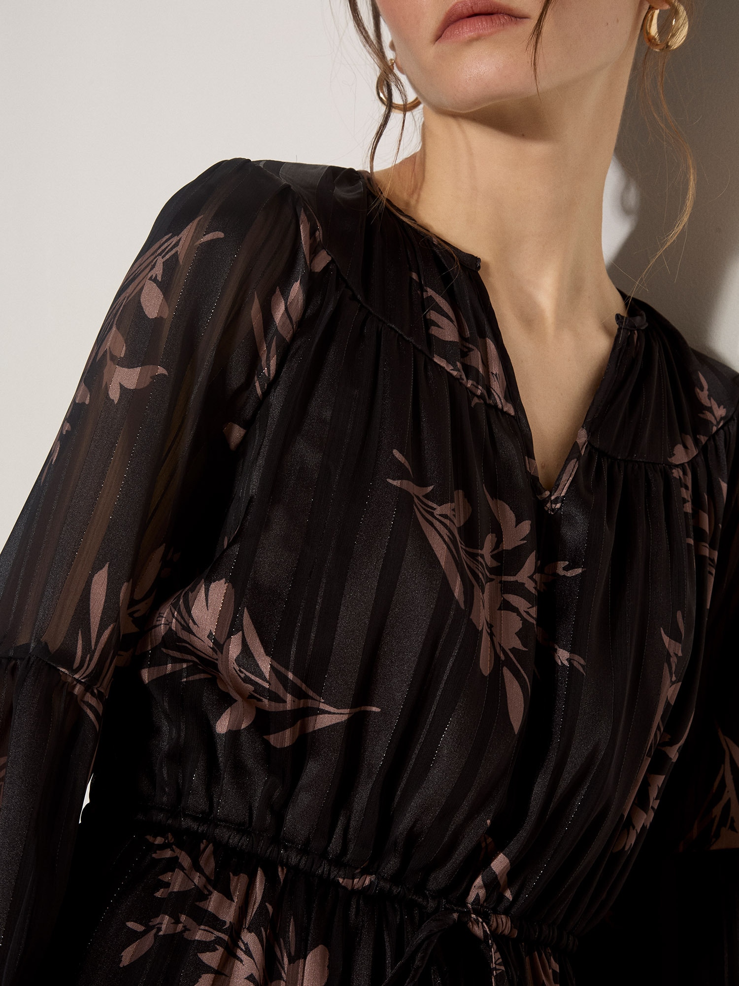 Apricot Partykleid »Paisleykleid aus Satin« mit metallischem Schimmer