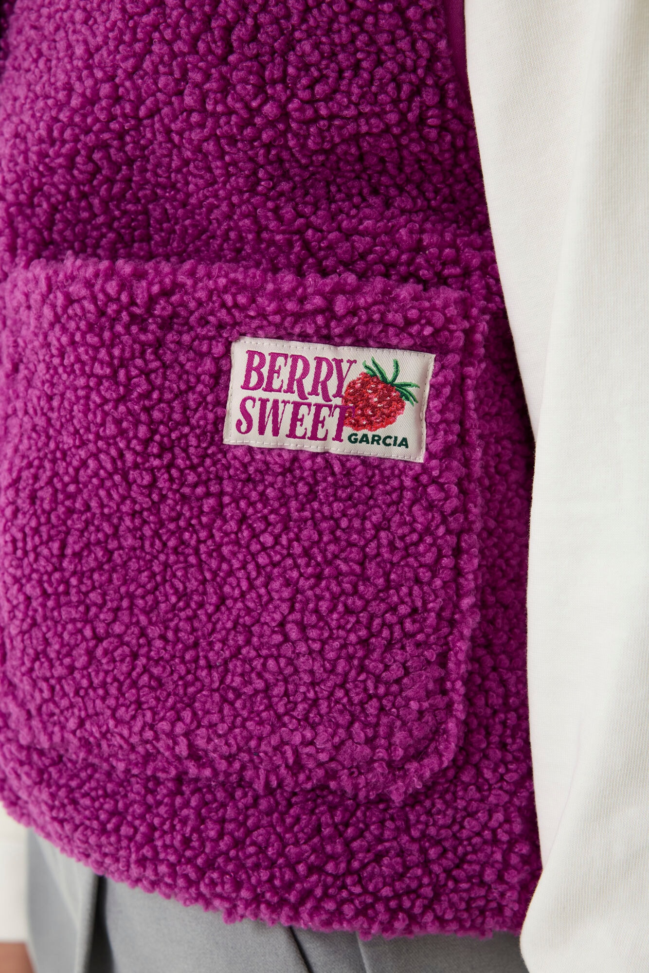 Garcia Strickweste mit Stickerei