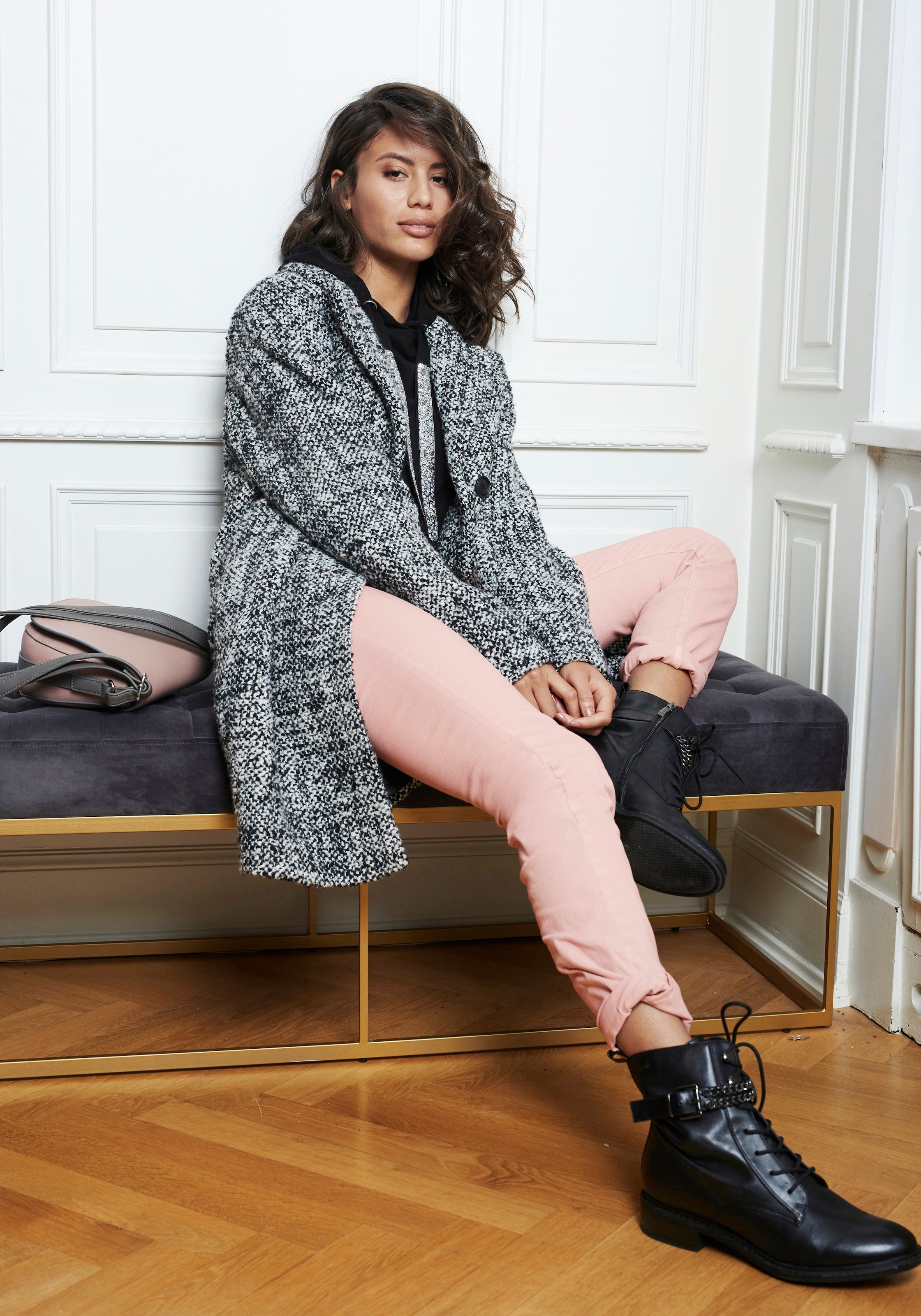 Laura Scott Strickpullover, mit Kapuze und glitzernden Bändern