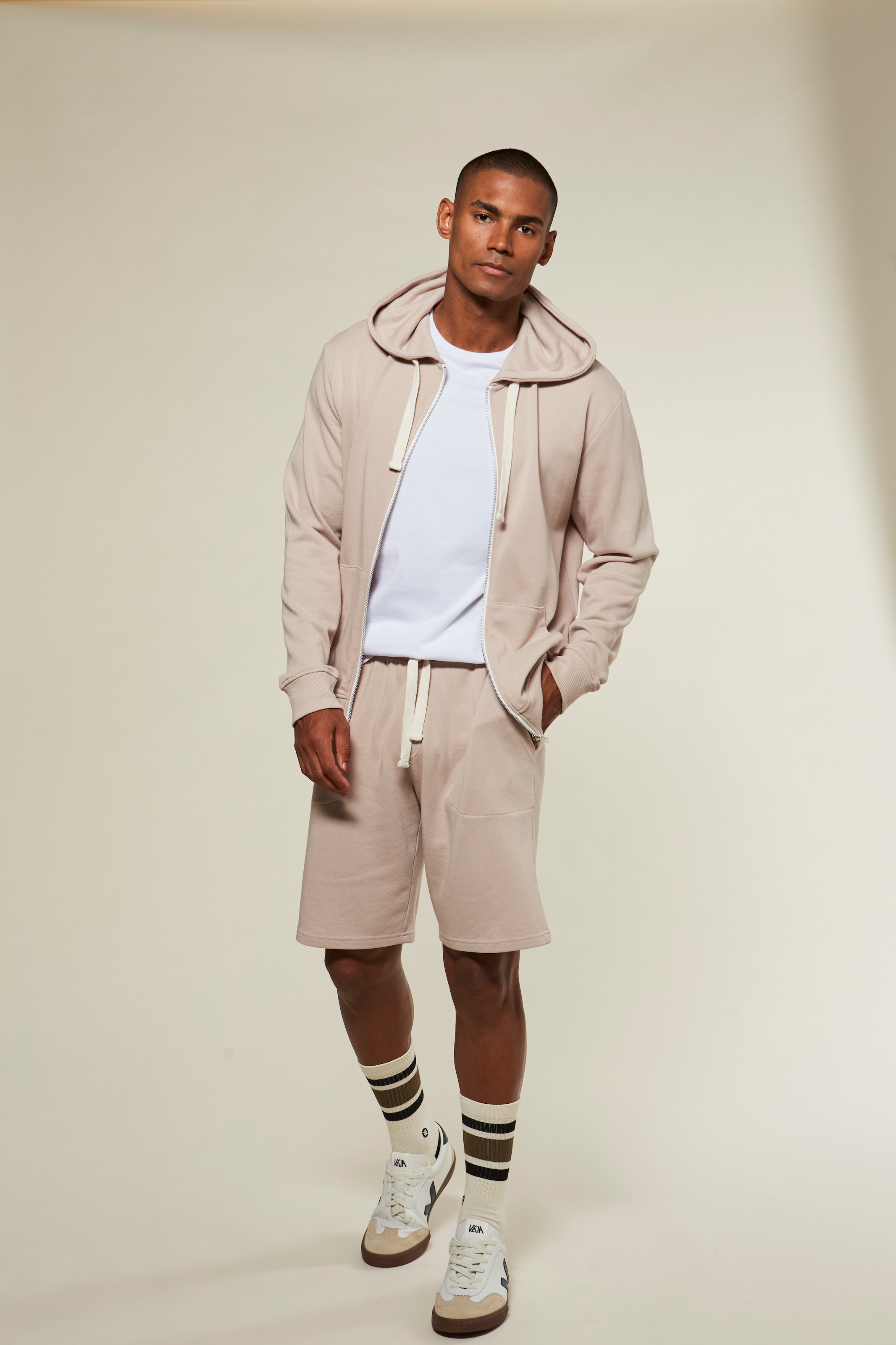 KangaROOS Kapuzensweatjacke, mit Kapuze, kontrast Zipper und kontrast Bänder