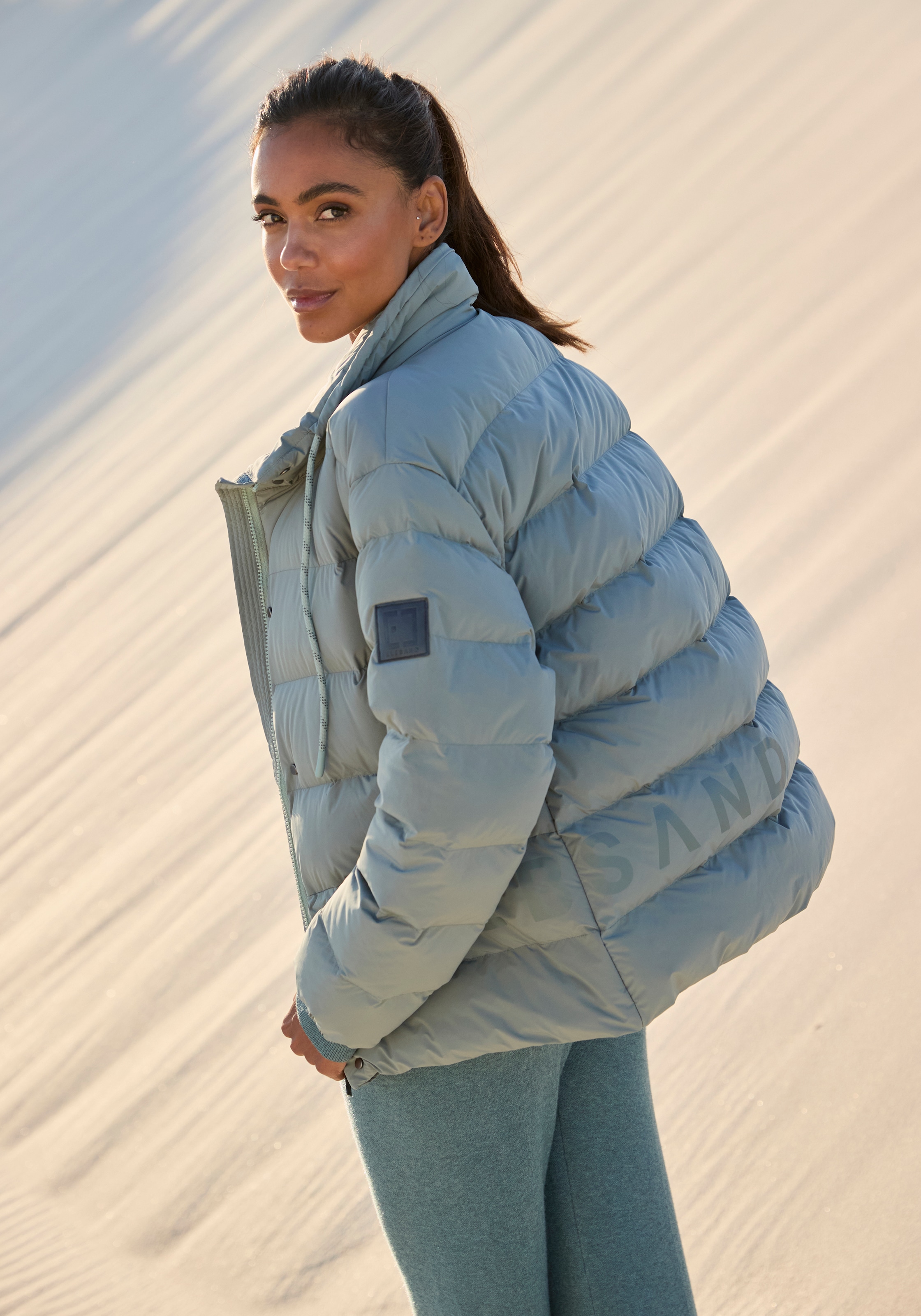 Elbsand Steppjacke ohne Kapuze mit großem seitlichen Logo-Print