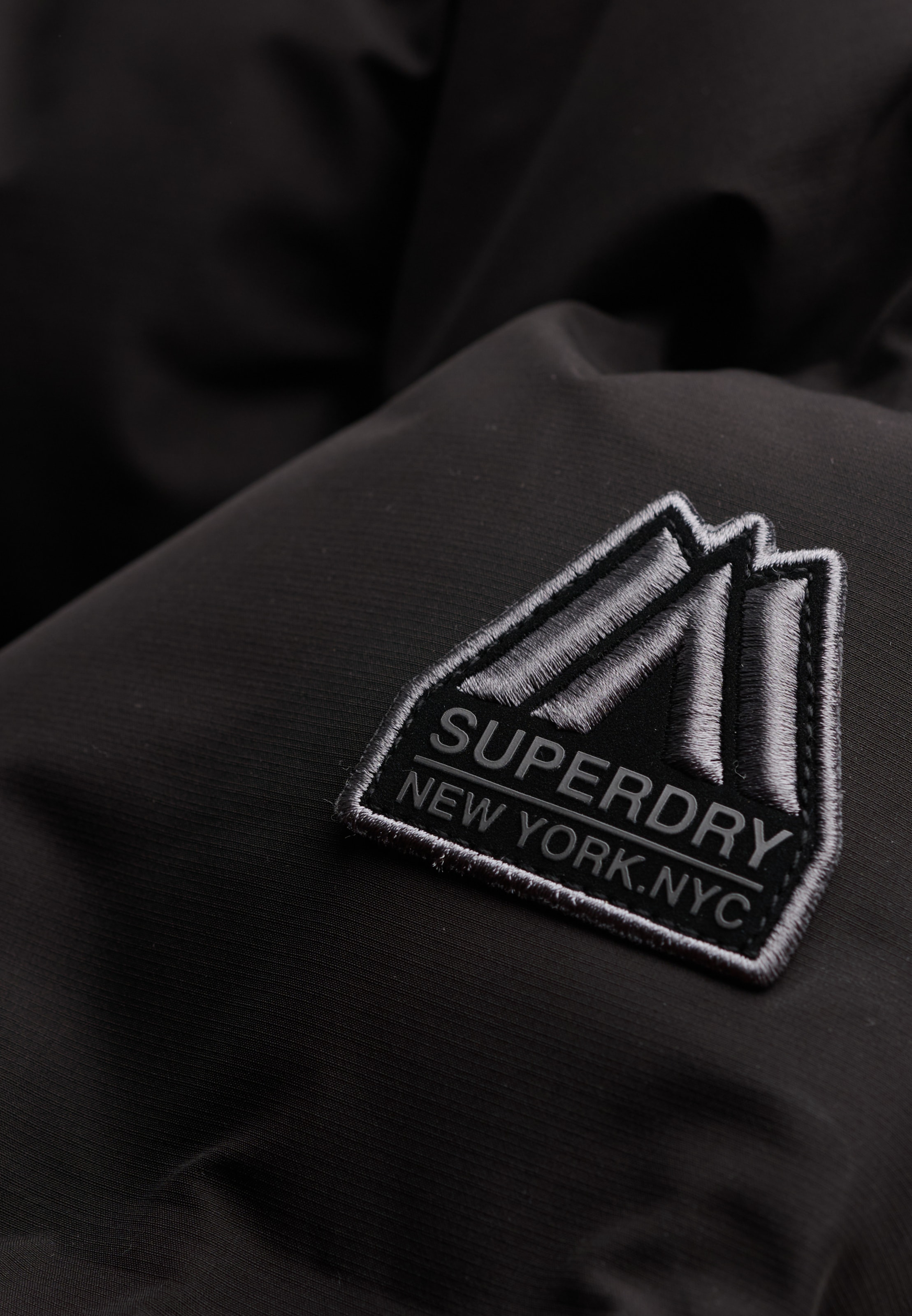 Superdry Steppjacke »HOODED CITY PADDED JACKET« mit Kapuze Kunstfaser, relaxed fit