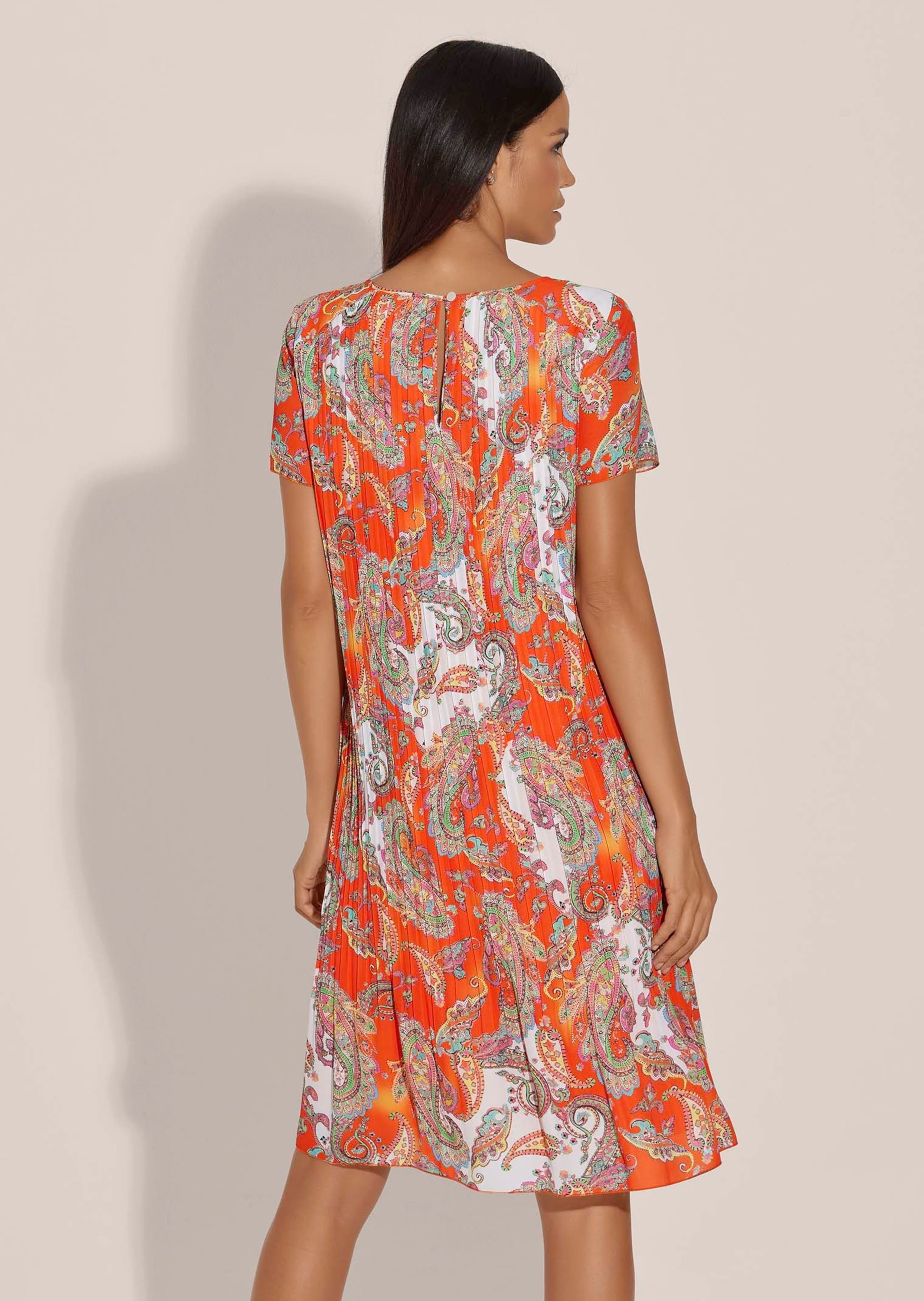 MADELEINE Sommerkleid »Plisseekleid Stilvolles Faltenkleid mit Paisley-Muster«