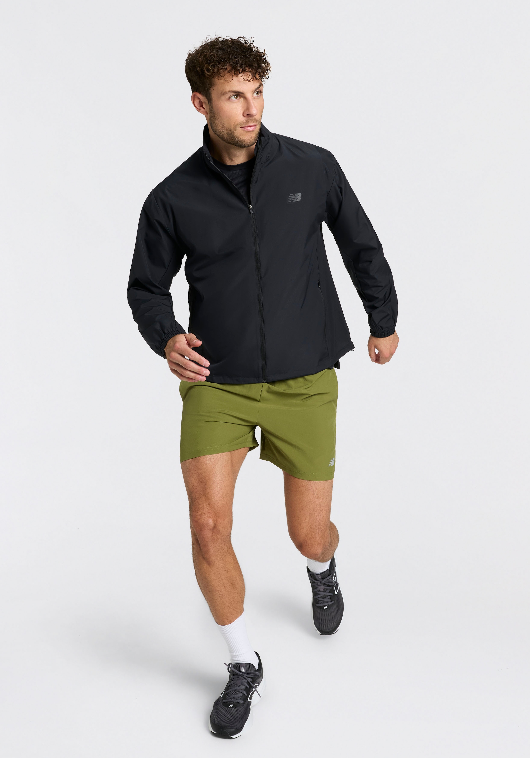 New Balance Laufshorts »SPORT ESSENTIAL SHORT 5«  für Laufen und Fitness, in sportlichem Stil, feuchtigkeitsabweisend