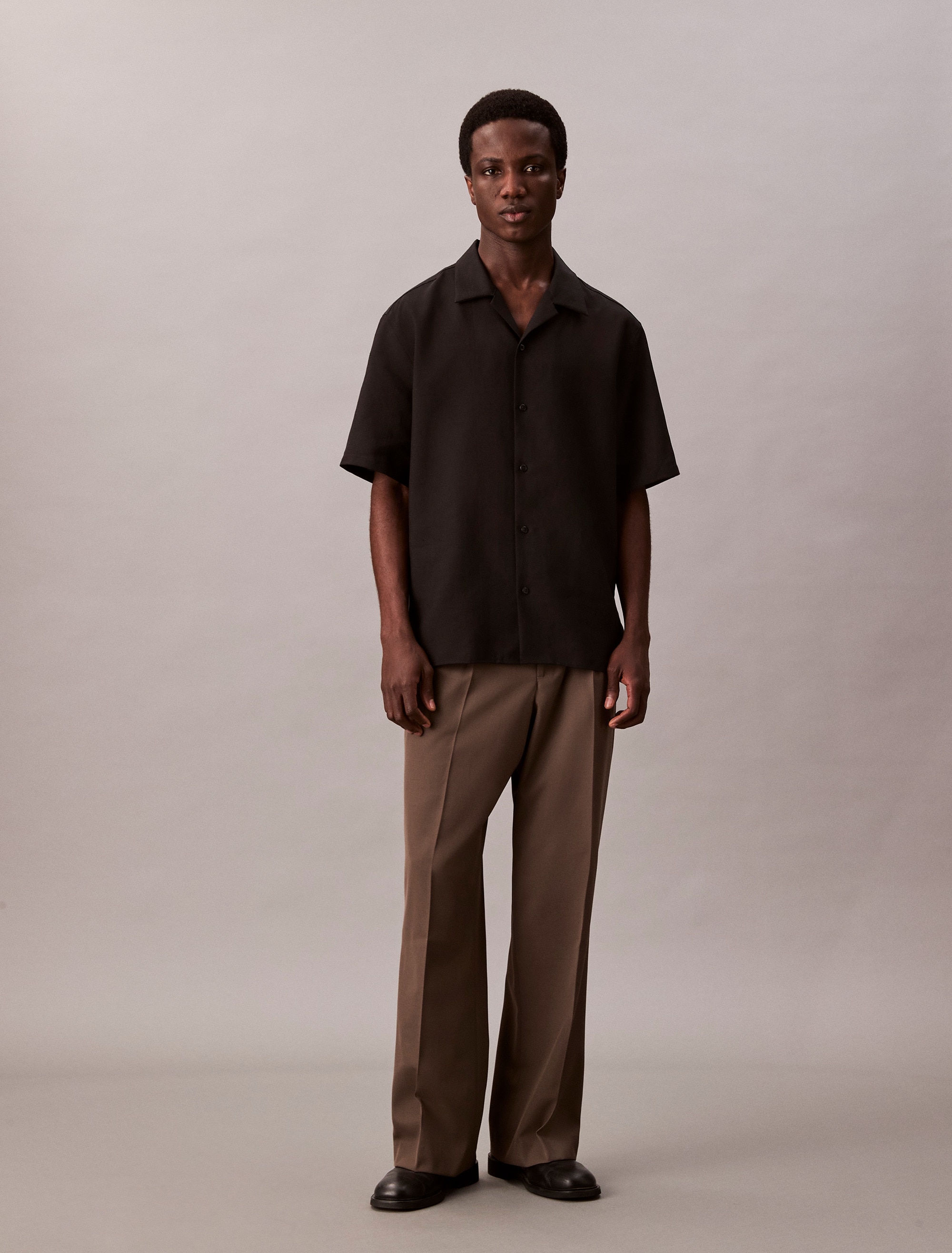 Calvin Klein Kurzarmhemd »SS TRVLR LNN CMP ESY«, Mit Rundhalsausschnitt
