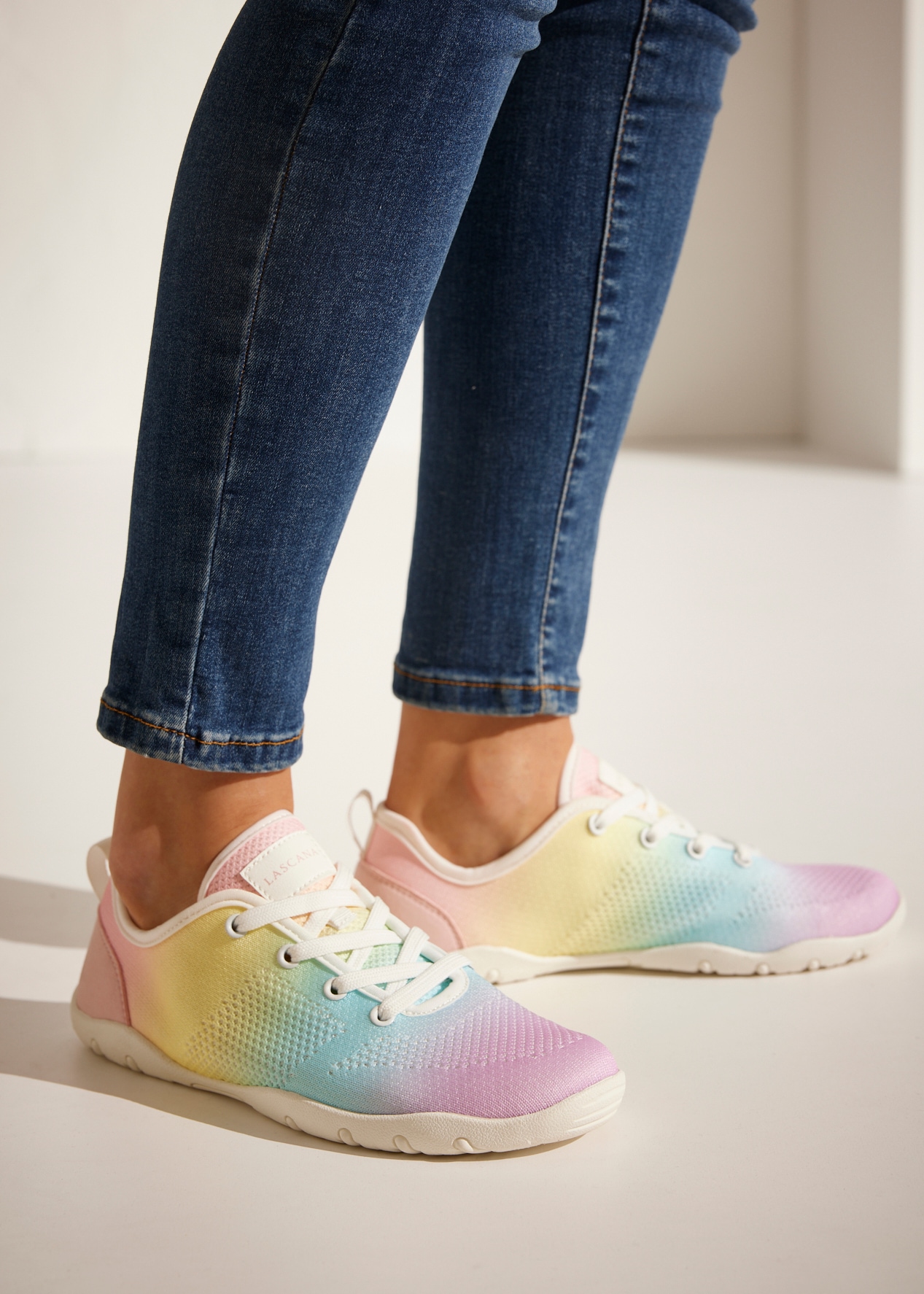 Vivance Sneaker »Schnürhalbschuh,«, mit leichter Sohle und modischem Farbverlauf VEGAN