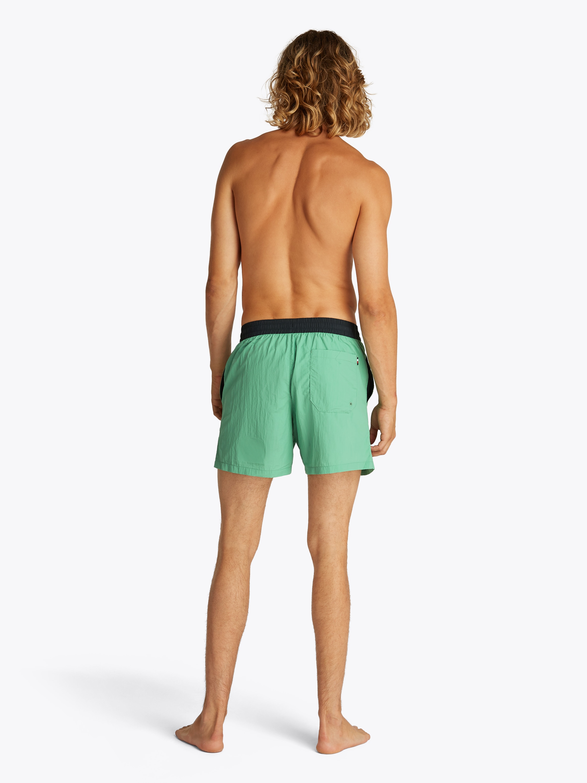 Tommy Hilfiger Swimwear Badeshorts »MEDIUM DRAWSTRING«, mit Logo-Patch, mit kontrastfarbenem Bund