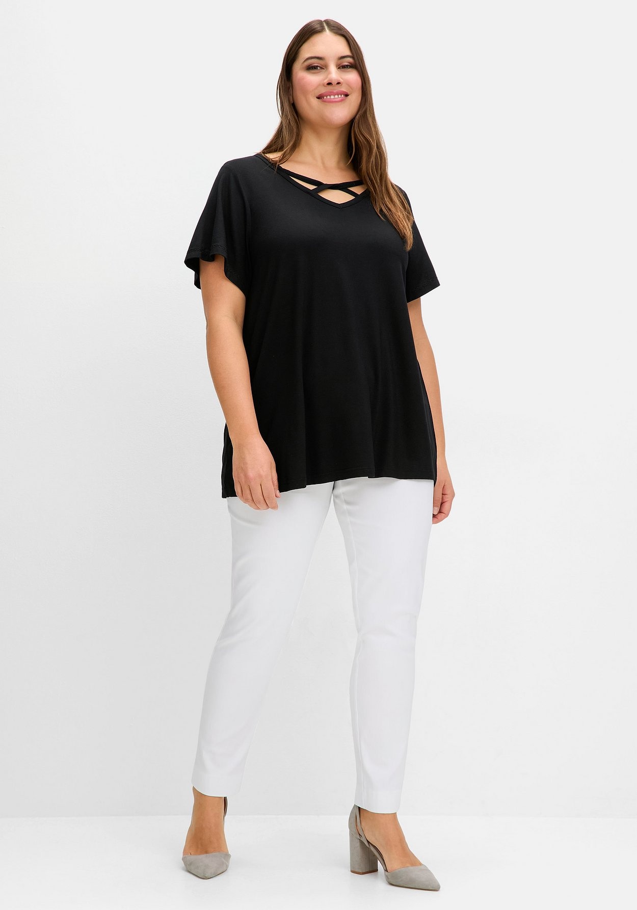 Sheego T-Shirt »Shirt mit verziertem V-Ausschnitt«
