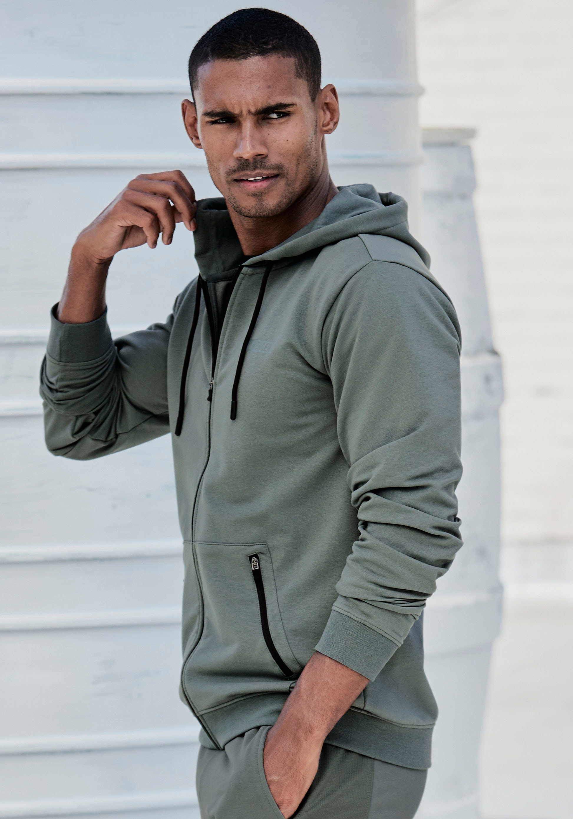 le jogger® Kapuzensweatjacke, mit seitlichen Reißverschlusstaschen