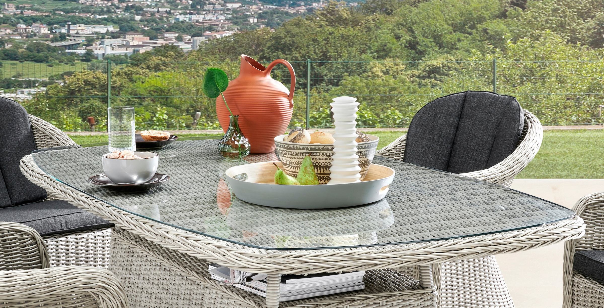 Destiny Garten-Essgruppe »MALAGA LUNA«, (Set, 13 tlg.), Polyrattan, 4 Sessel + Tisch oval 200x100x75cm, inkl. Auflagen