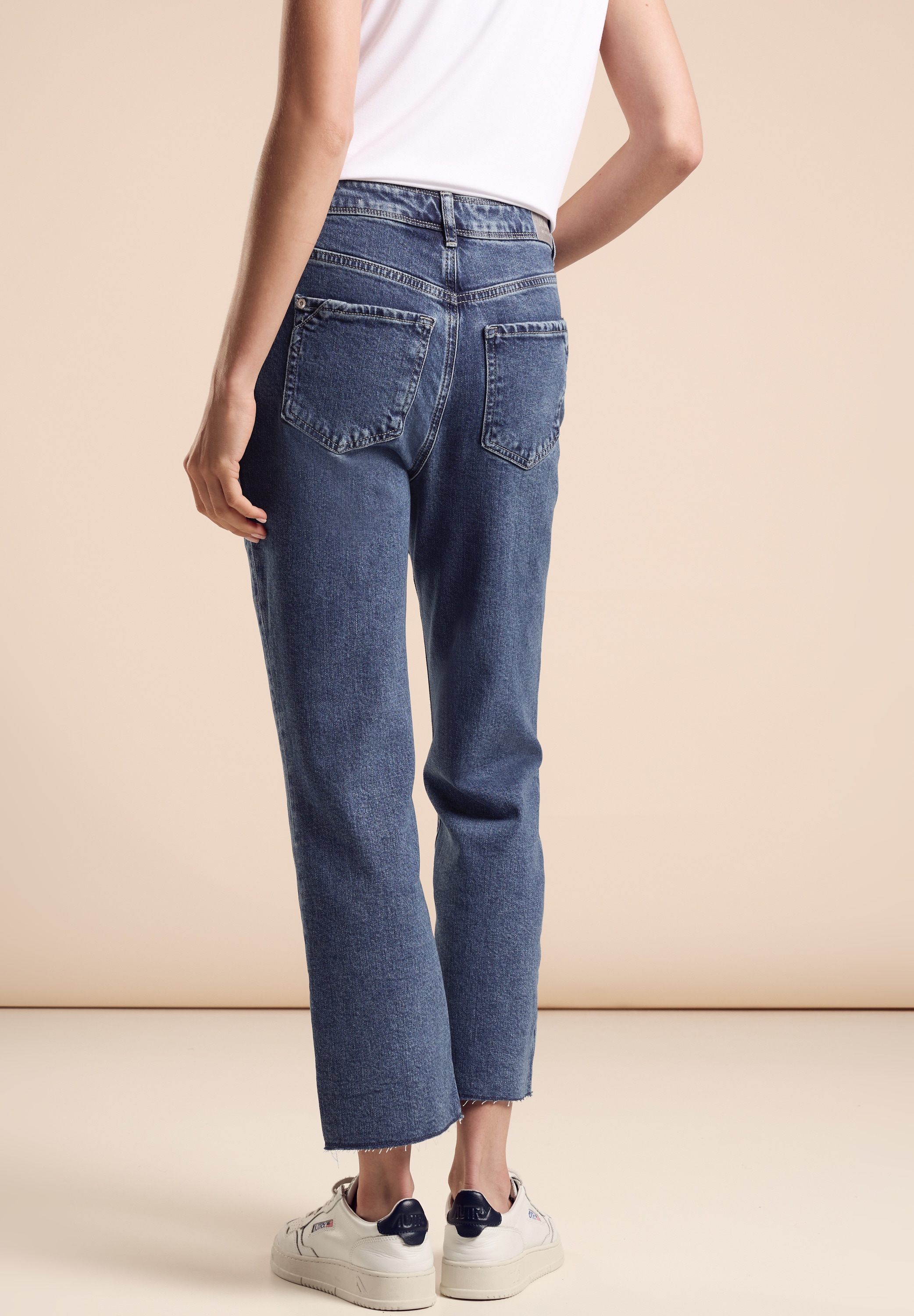 STREET ONE Bootcut-Jeans, im Five-Pocket Style