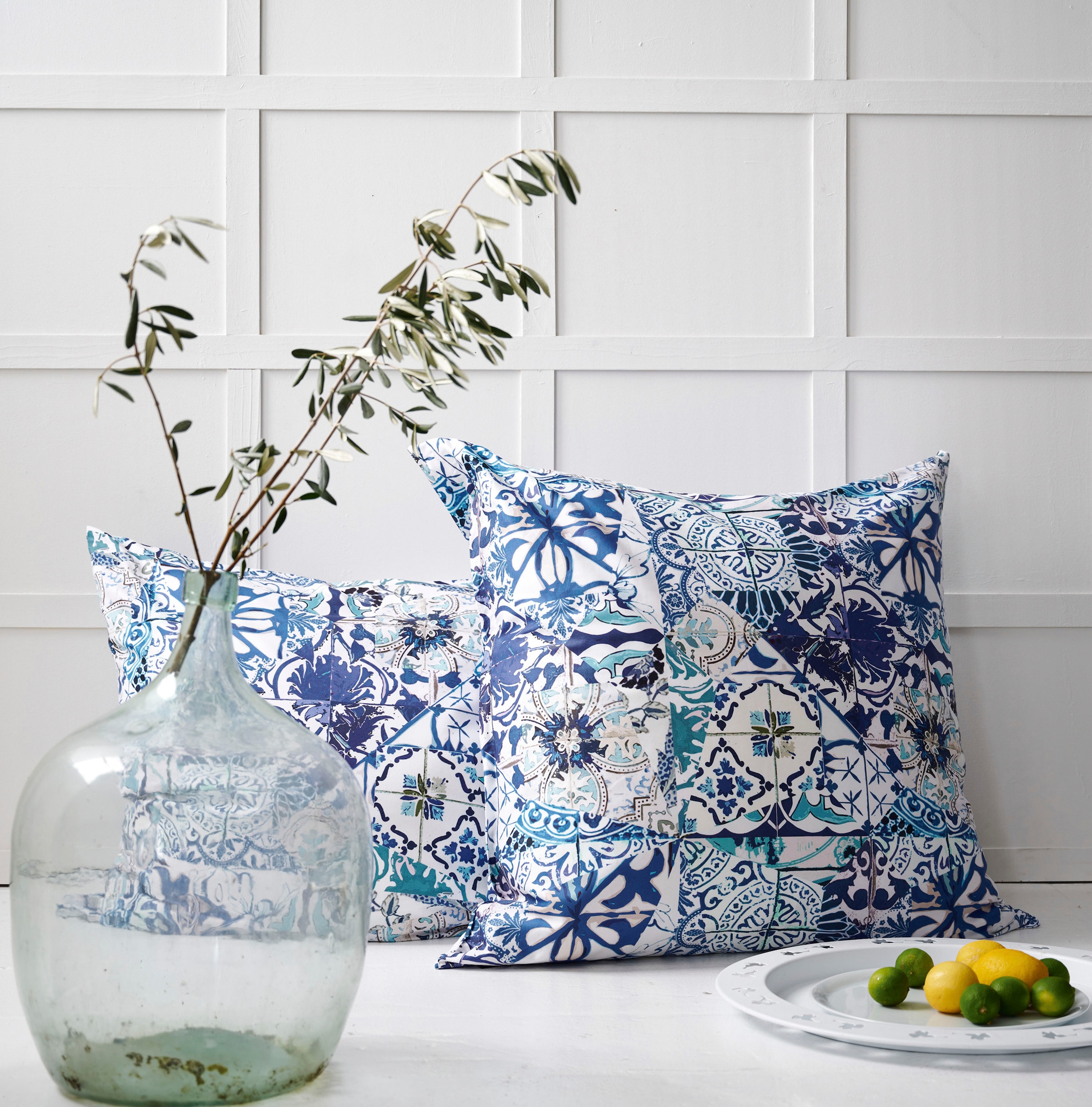 APELT Bettwäsche »Azzuro« Handgemalte blau-weiße Kacheln im Amalfi-Style , GOTS zertifiziert