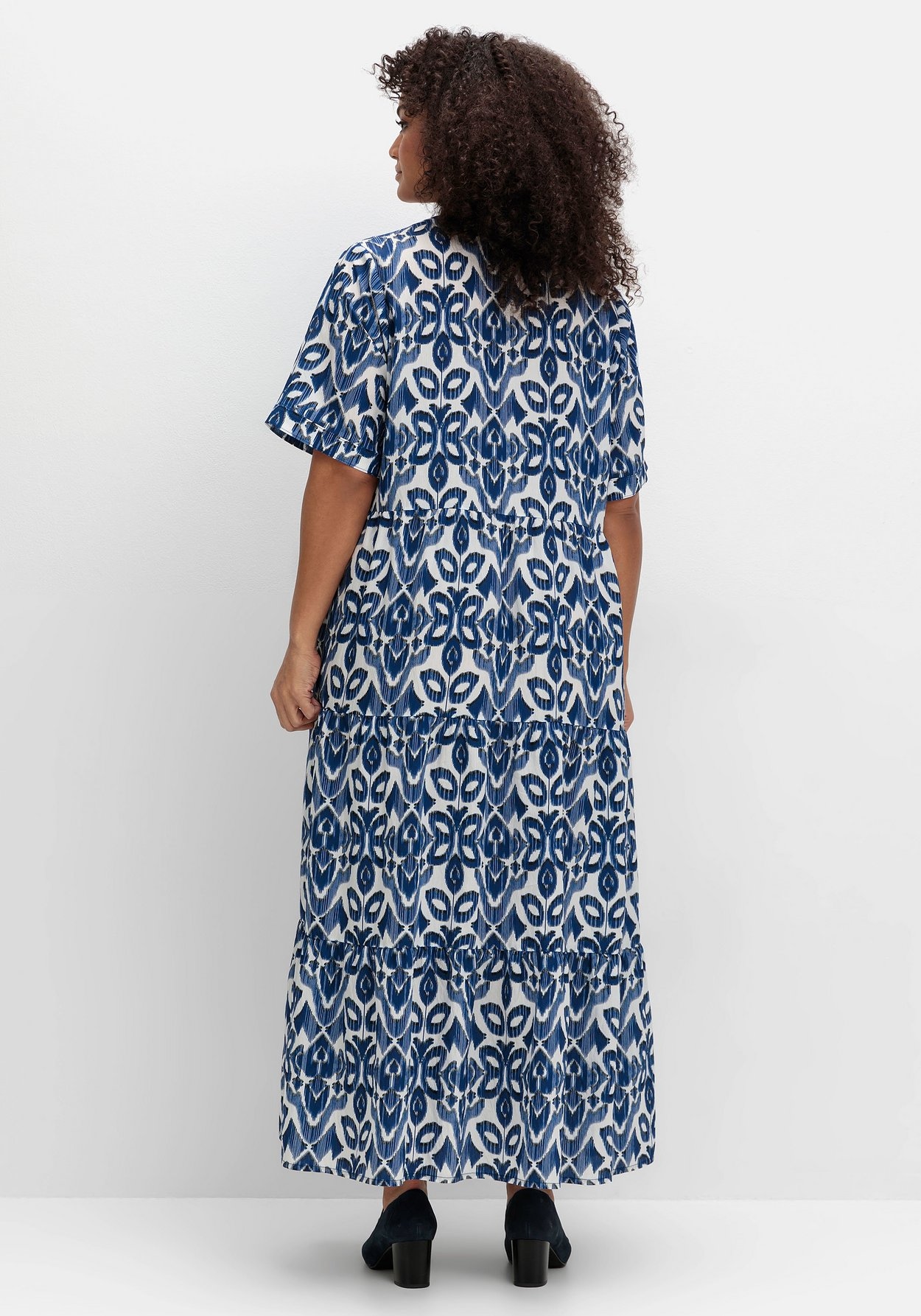Sheego Sommerkleid »Maxikleid mit Ornamentdruck und Stufenrock«