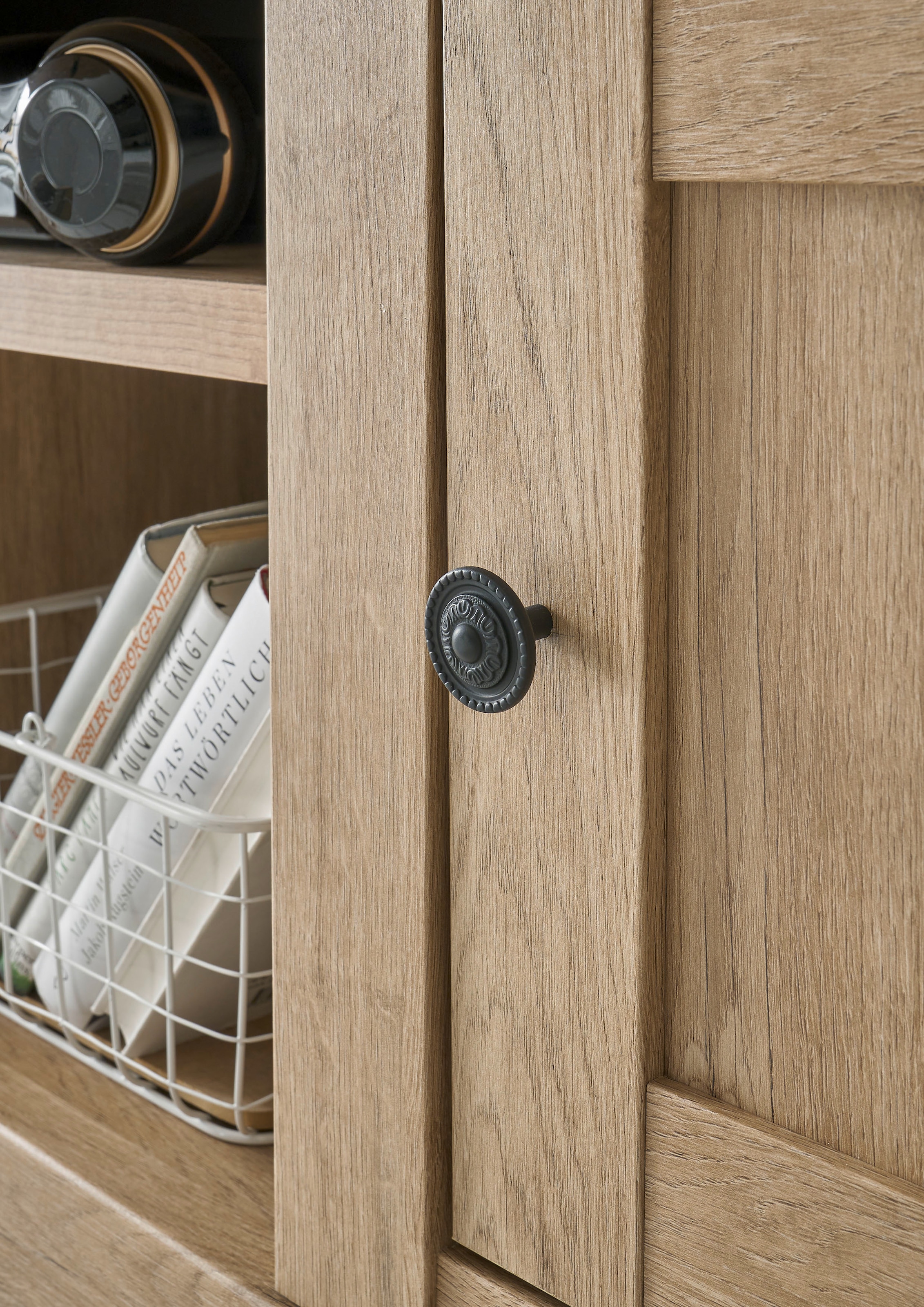 Home affaire Lowboard »Cornwall, Unterschrank im Landhausstil, Kommode, Eiche Dekor« 1 Stk. tlg. verschnörkelte Metallgriffe, offene Fächer und Türen, 194 cm breit