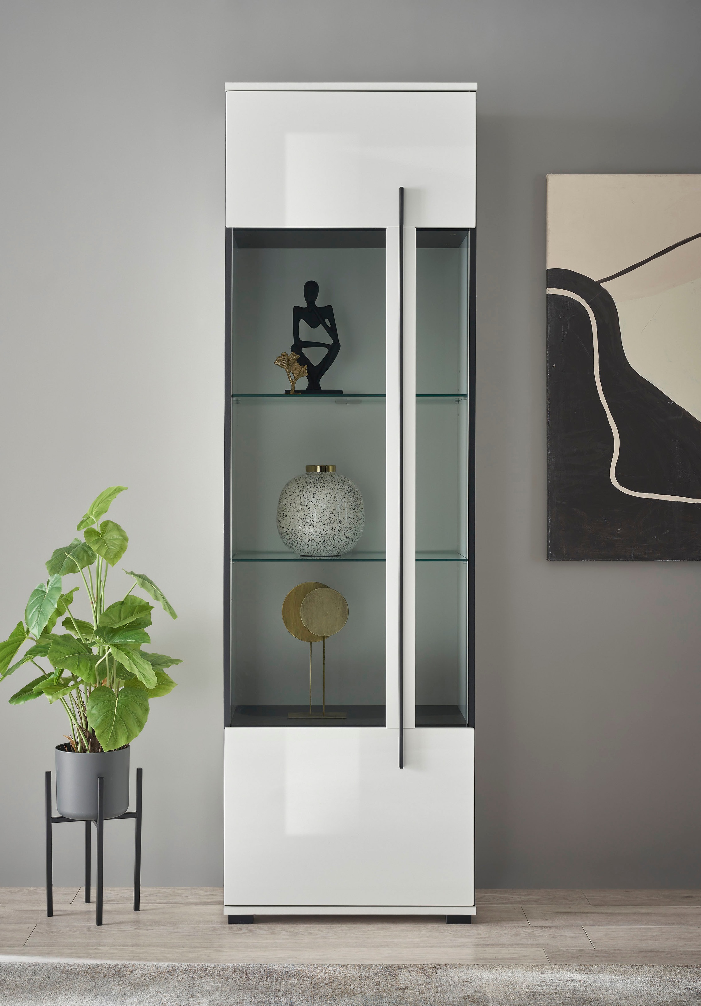 INOSIGN Vitrine »Cantara, Vitrinenschrank in Eiche Evoke oder weiß, Standvitrine«, schwarzer Stangengriff, ausreichend Stauraum, vielseitig einsetzbar