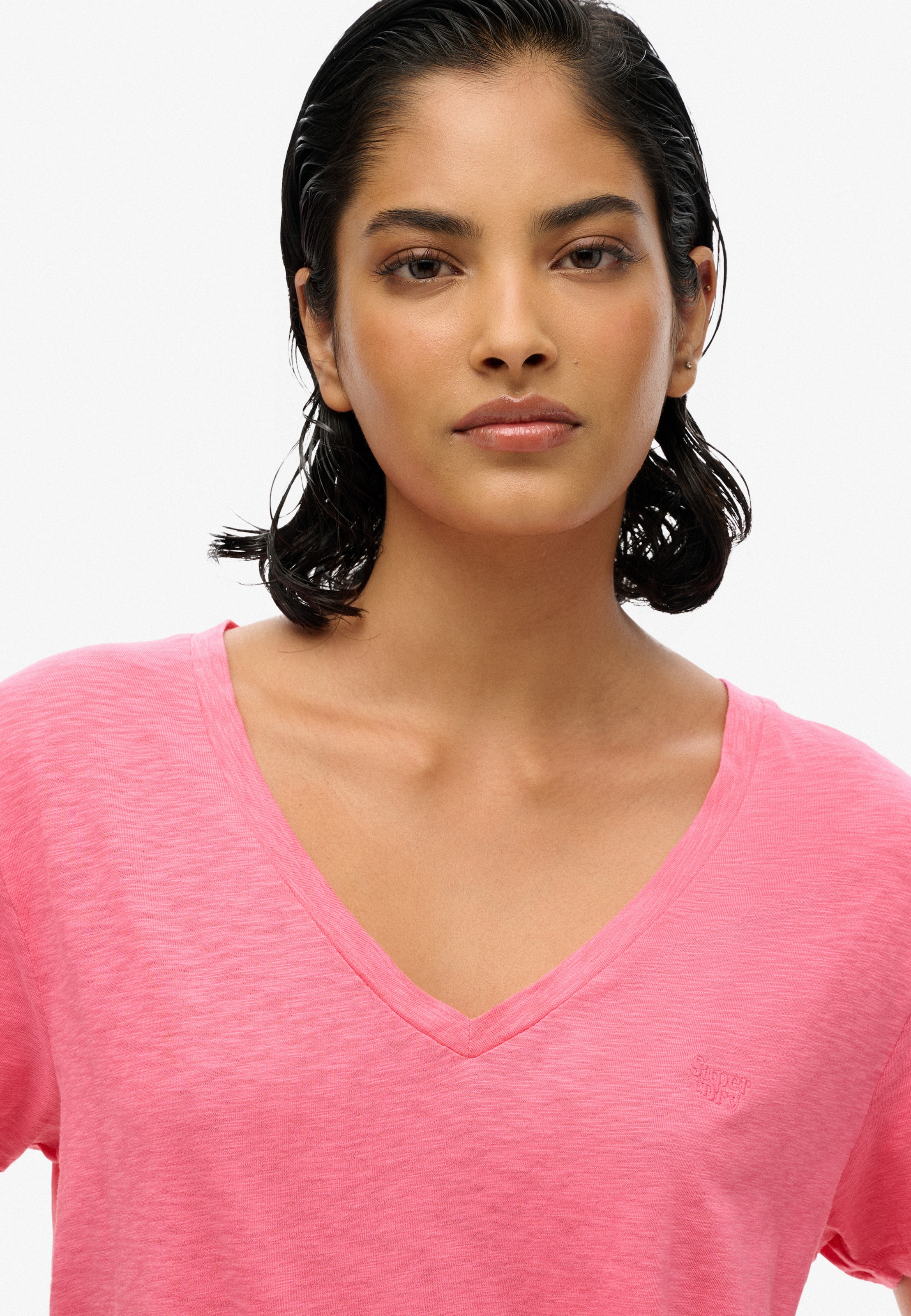Superdry V-Shirt »STUDIOS SLUB EMB VEE TEE«, strukturiertes T-Shirt mit V-Ausschnitt und Stickerei