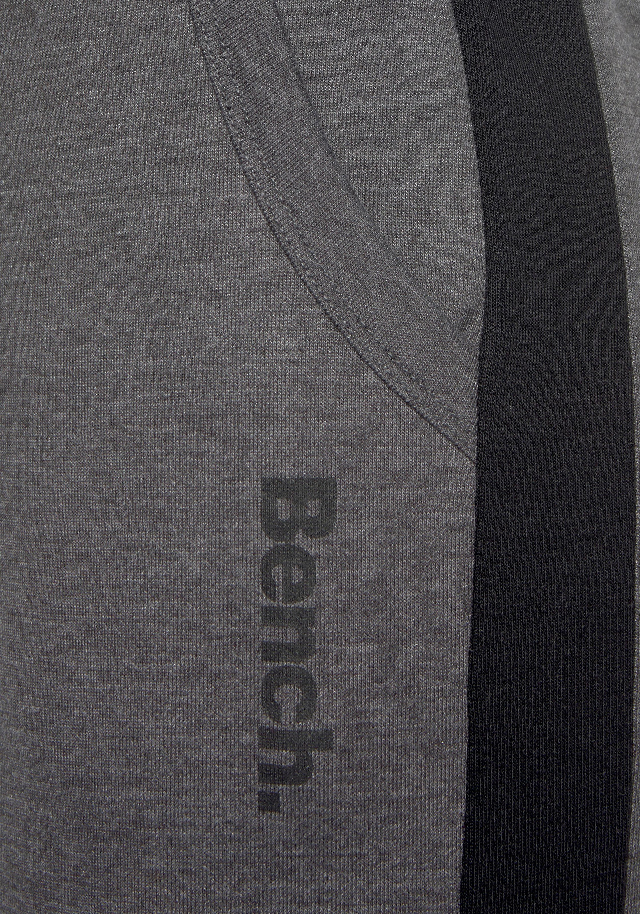 Bench. Loungewear Sweathose, mit Seitenstreifen und schmalem Bein, Loungeanzug