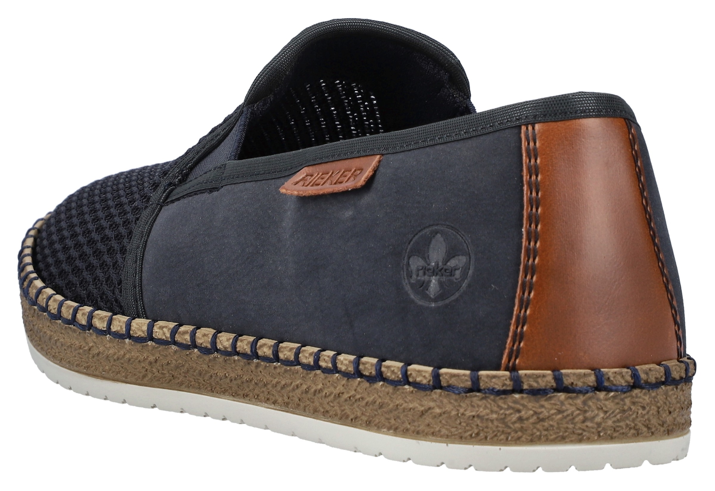 Rieker Slipper, mit modischer Laufsohle in Bast-Optik