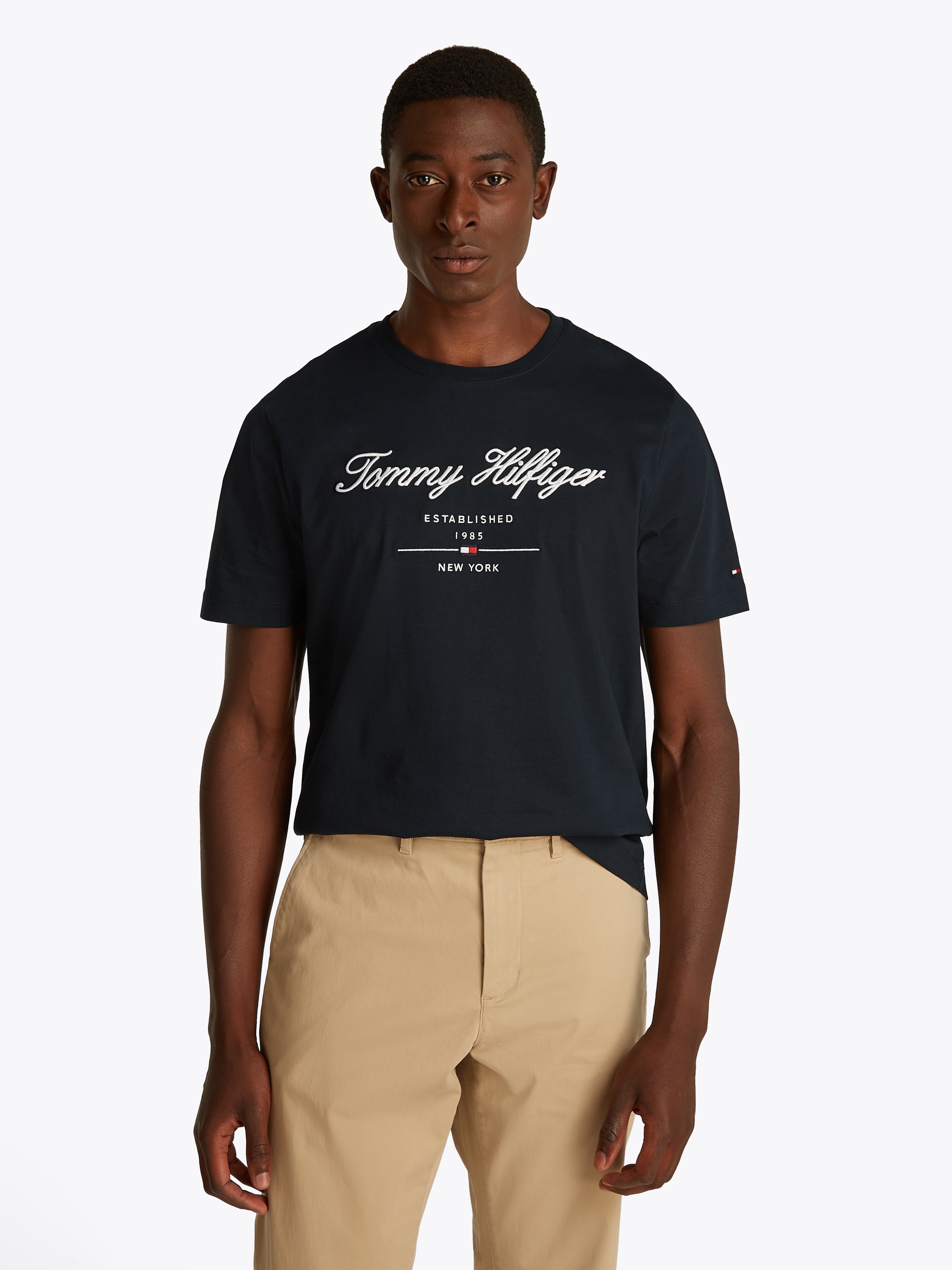 Tommy Hilfiger T-Shirt »SCRIPT LOGO TEE« mit aufgesticktem Logo