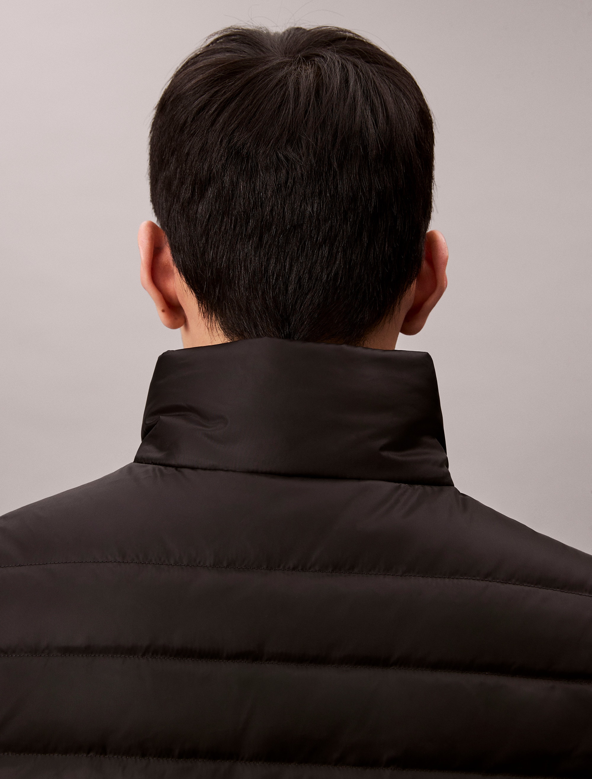 Calvin Klein Steppweste »SLVLSS LT WT NYLON PUFFER VEST« Mit Rundhalsausschnitt