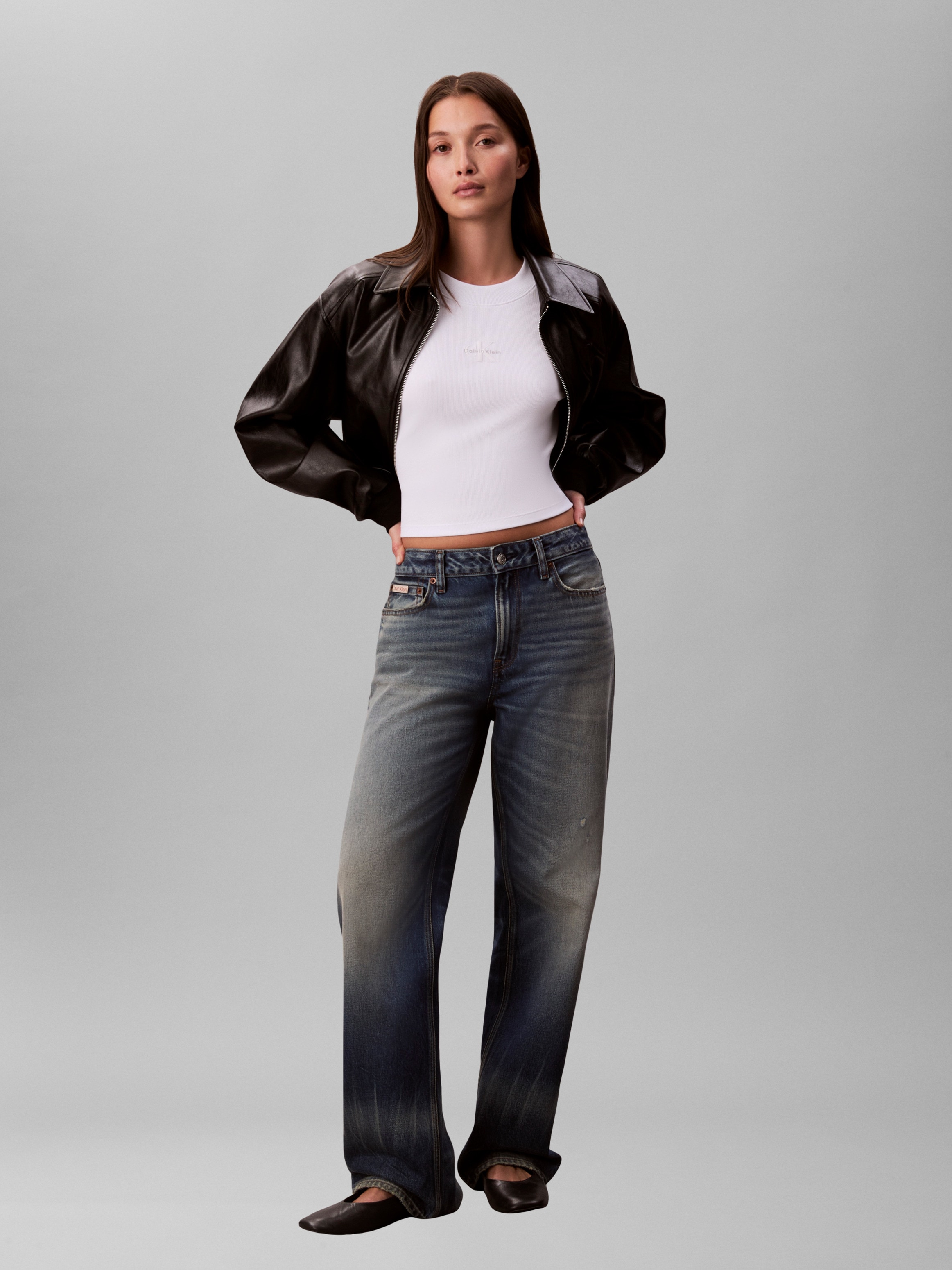 Calvin Klein Langarmshirt Rundhalsausschnitt, figurbetonte Passform, Logodruck