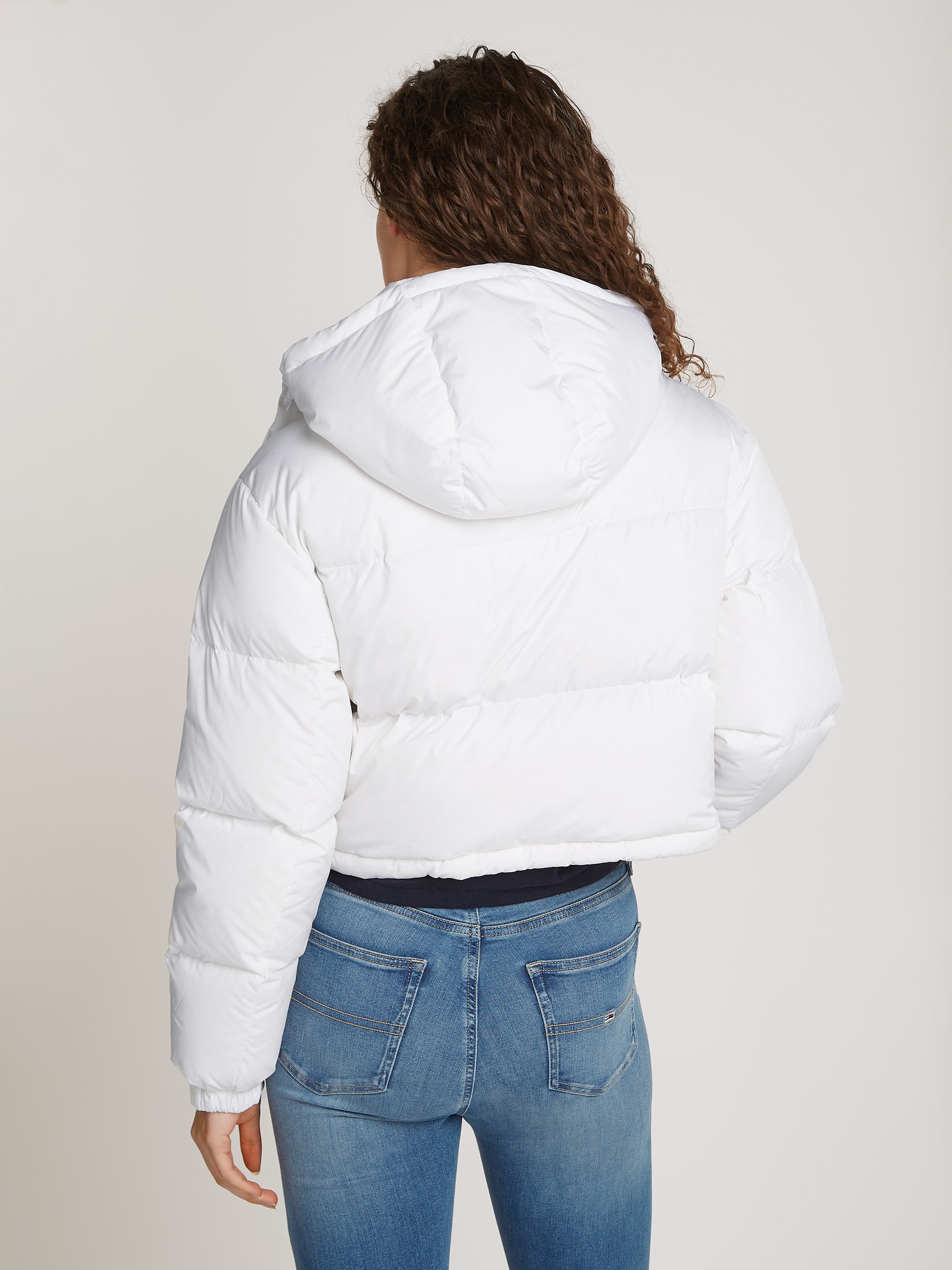 Tommy Jeans Steppjacke »TJW CRP ALASKA PUFFER«, mit Kapuze, mit Logostickereien