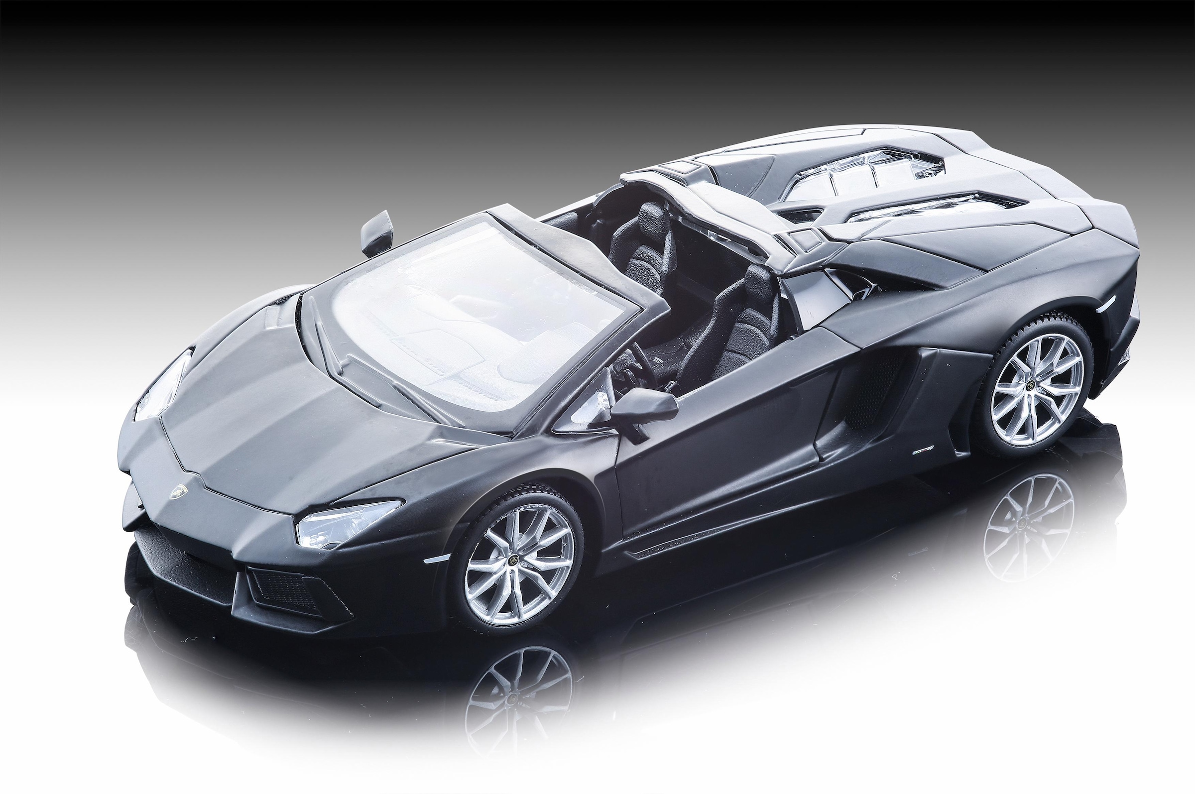 Maisto® Sammlerauto »Dull Black Collection, Lamborghini Aventador LP-700-4 Roadster, 1:24«, 1:24, aus Metallspritzguss