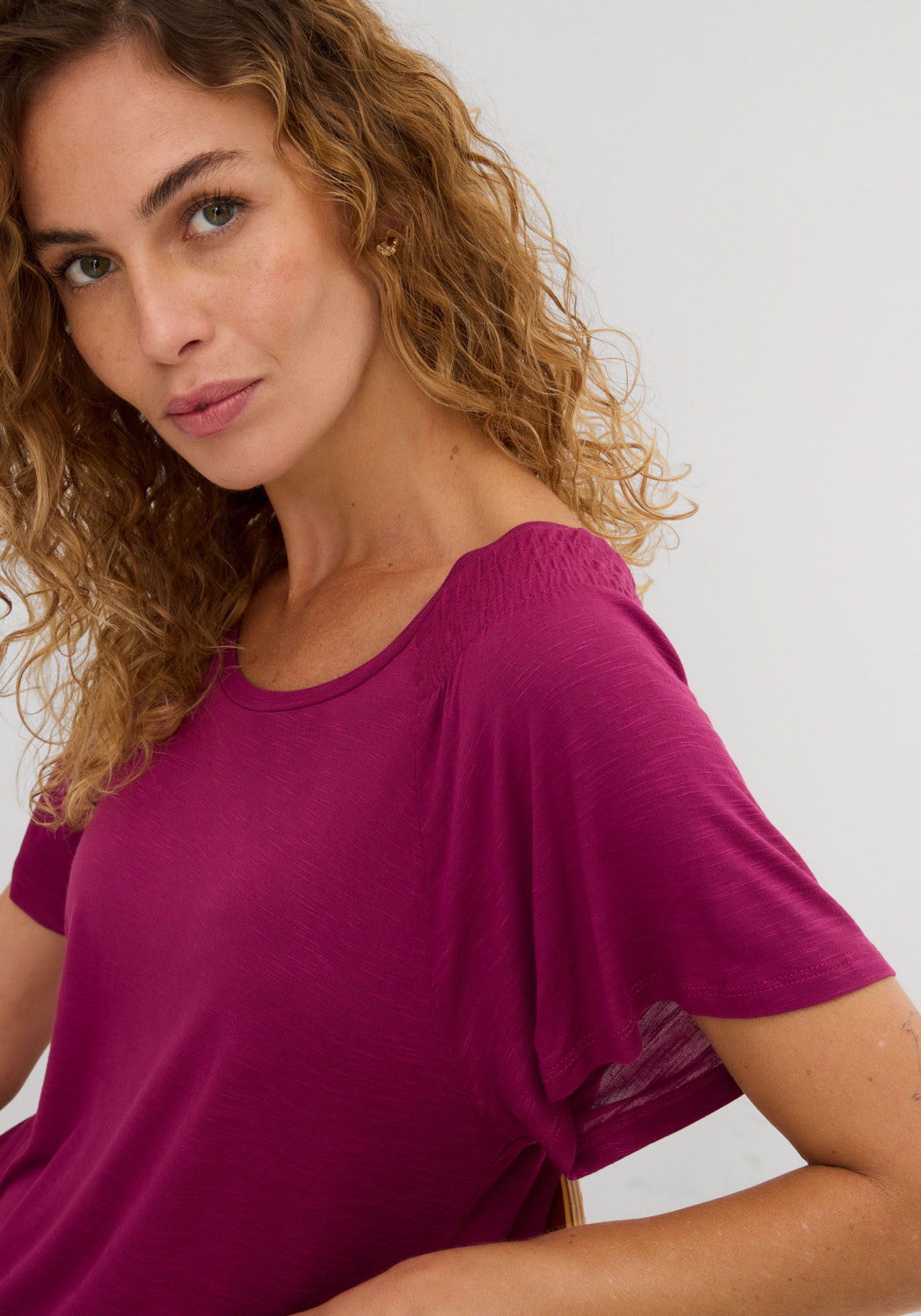 bonprix T-Shirt bequeme Passform, mit Flügelärmeln, Smokeeinsatz an der Schulter