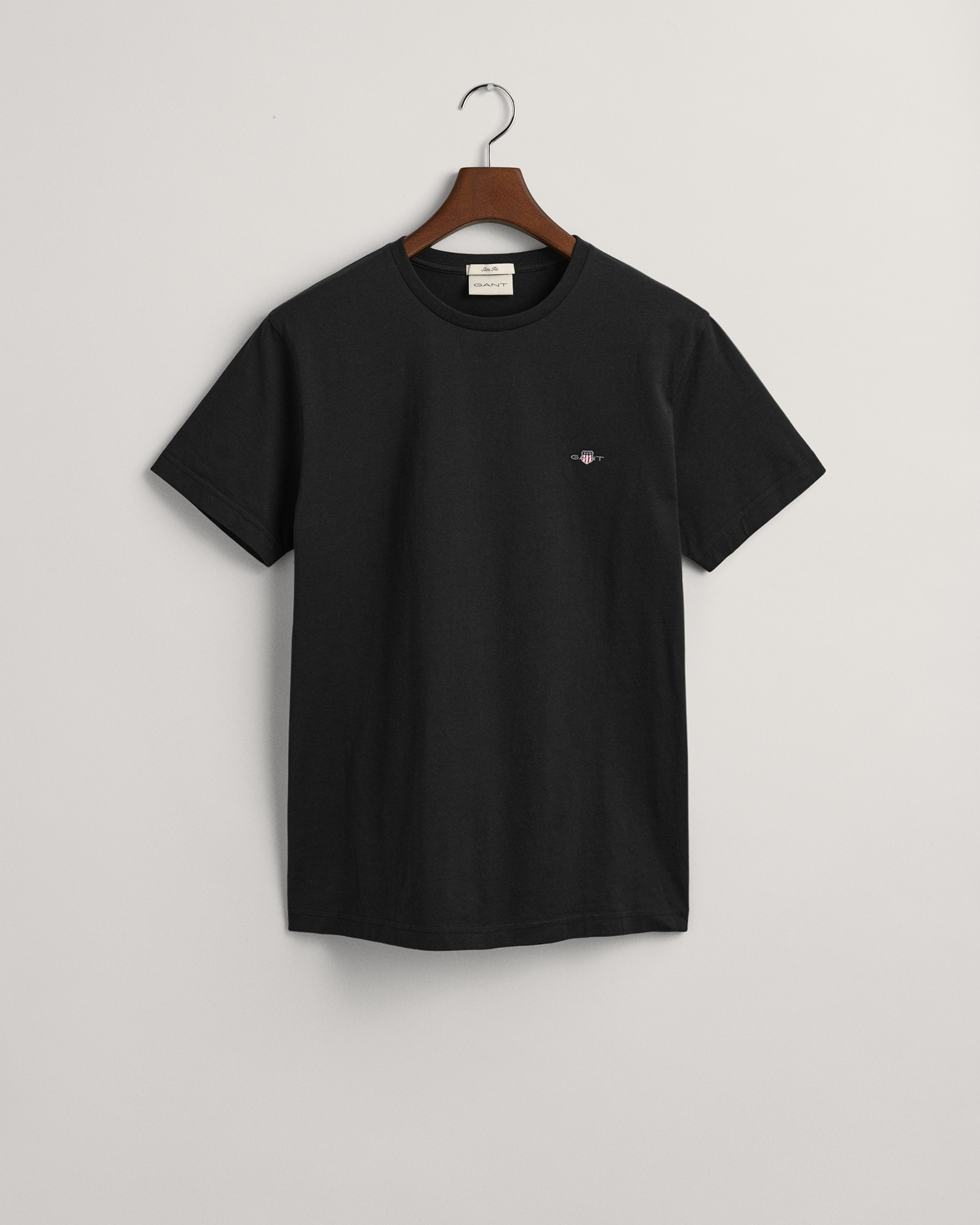Gant T-Shirt »SLIM SHIELD SS T-SHIRT«, mit Logostickerei auf der Brust