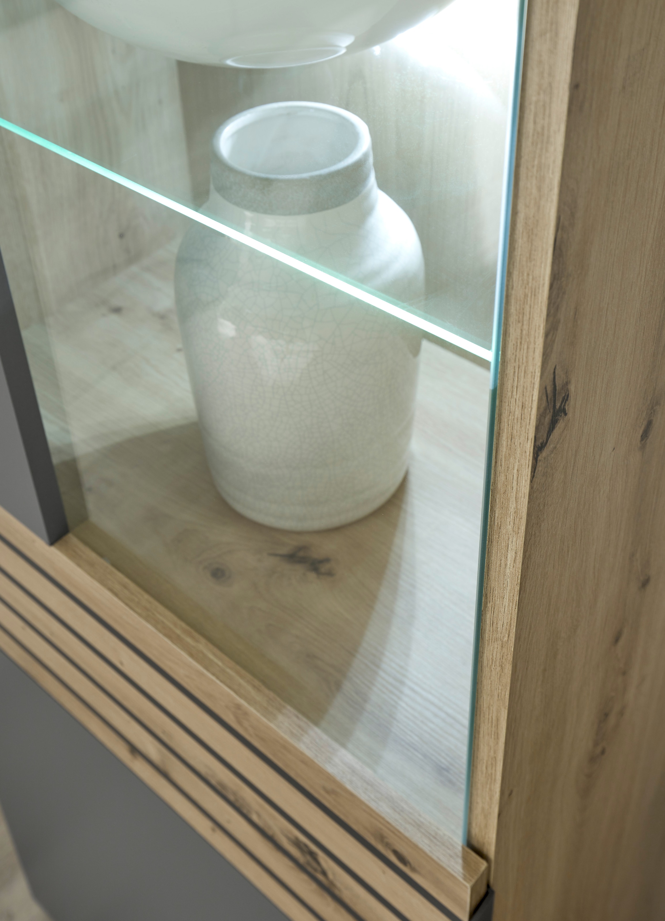 HBZ Wohnwand »inkl. LED-Beleuchtung Eiche Stripes Dekor, BxHxT 265x199x37 cm«, (Set, 4 St.), Vitrine inkl. LED-Beleuchtung, Lowboard, Wandboard und Hängevitrine