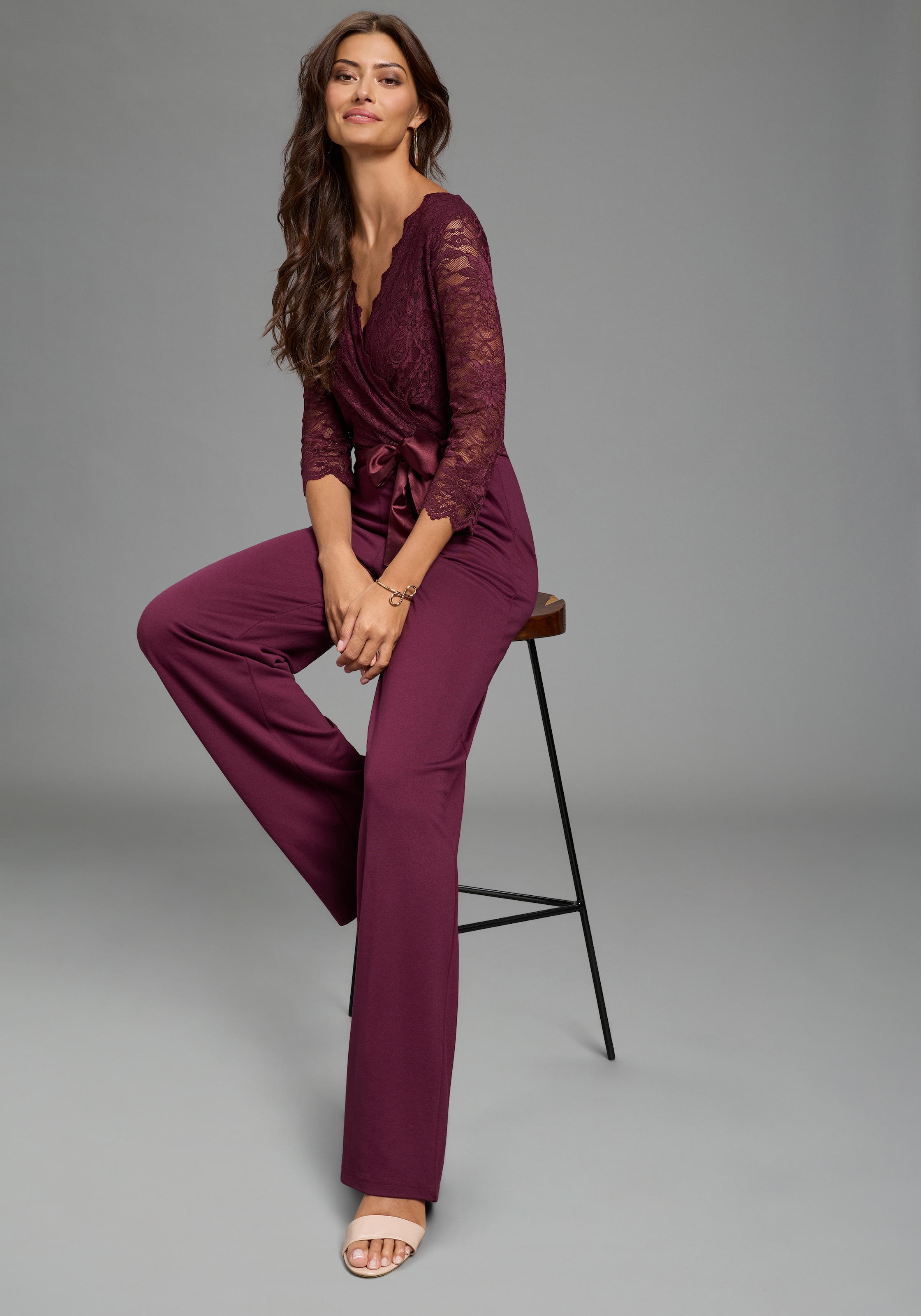 Laura Scott Jumpsuit mit Spitzenoberteil, elastischer Materialmix