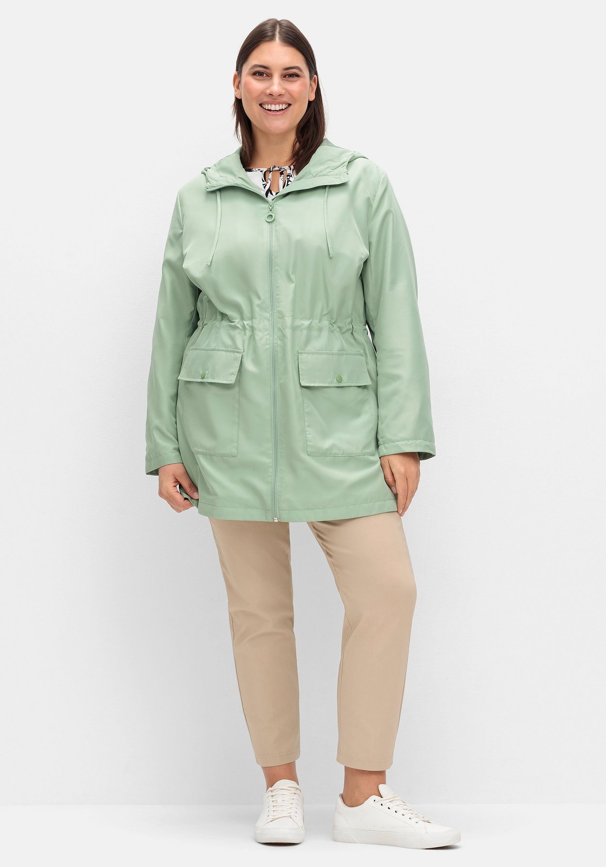 Sheego Outdoorjacke »Kapuzenjacke mit Reißverschluss und Tunnelzug«, mit Kapuze