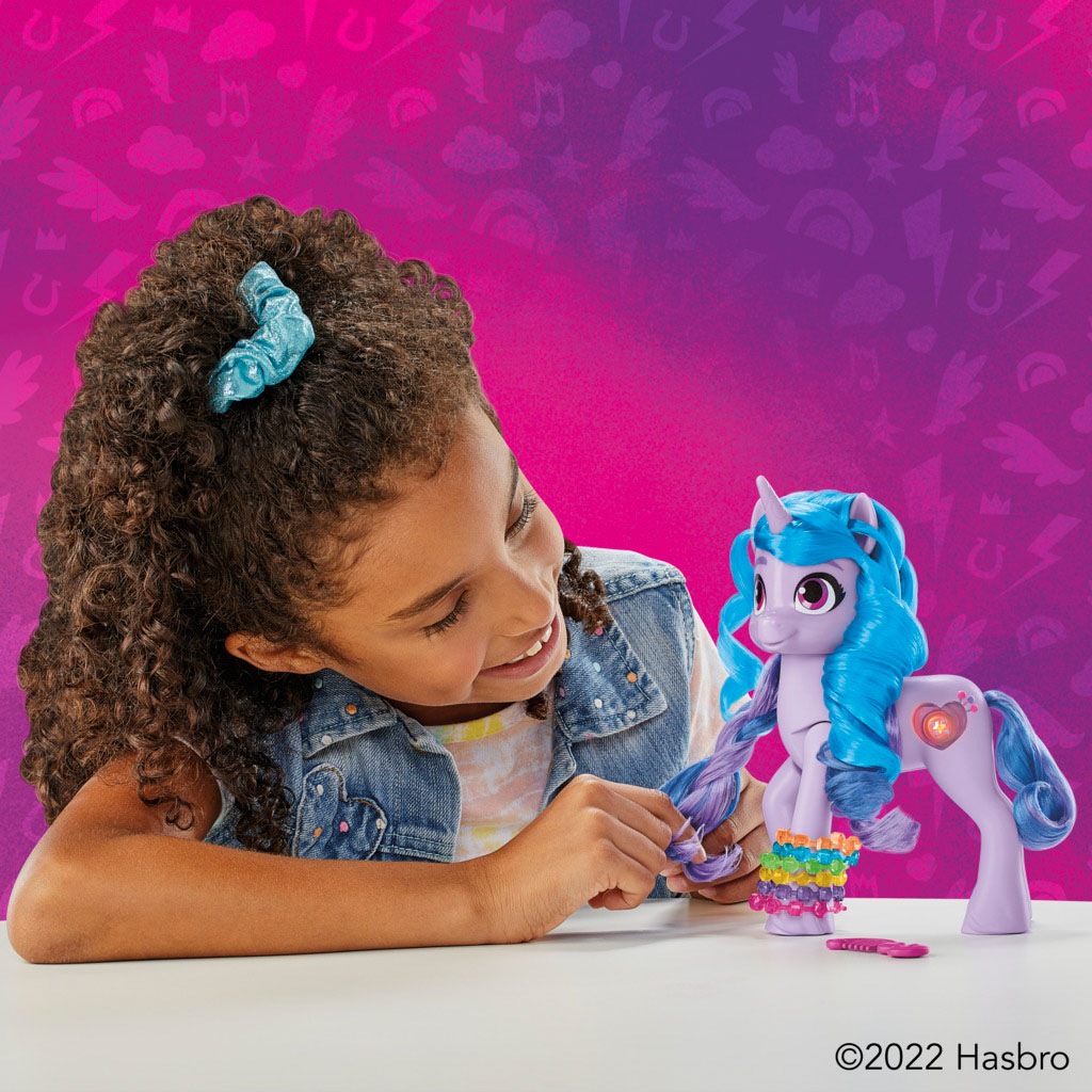 Hasbro Spielfigur »Izzy Moonbow«, mit über 20 Reaktionen und leuchtendem Schönheitsfleck