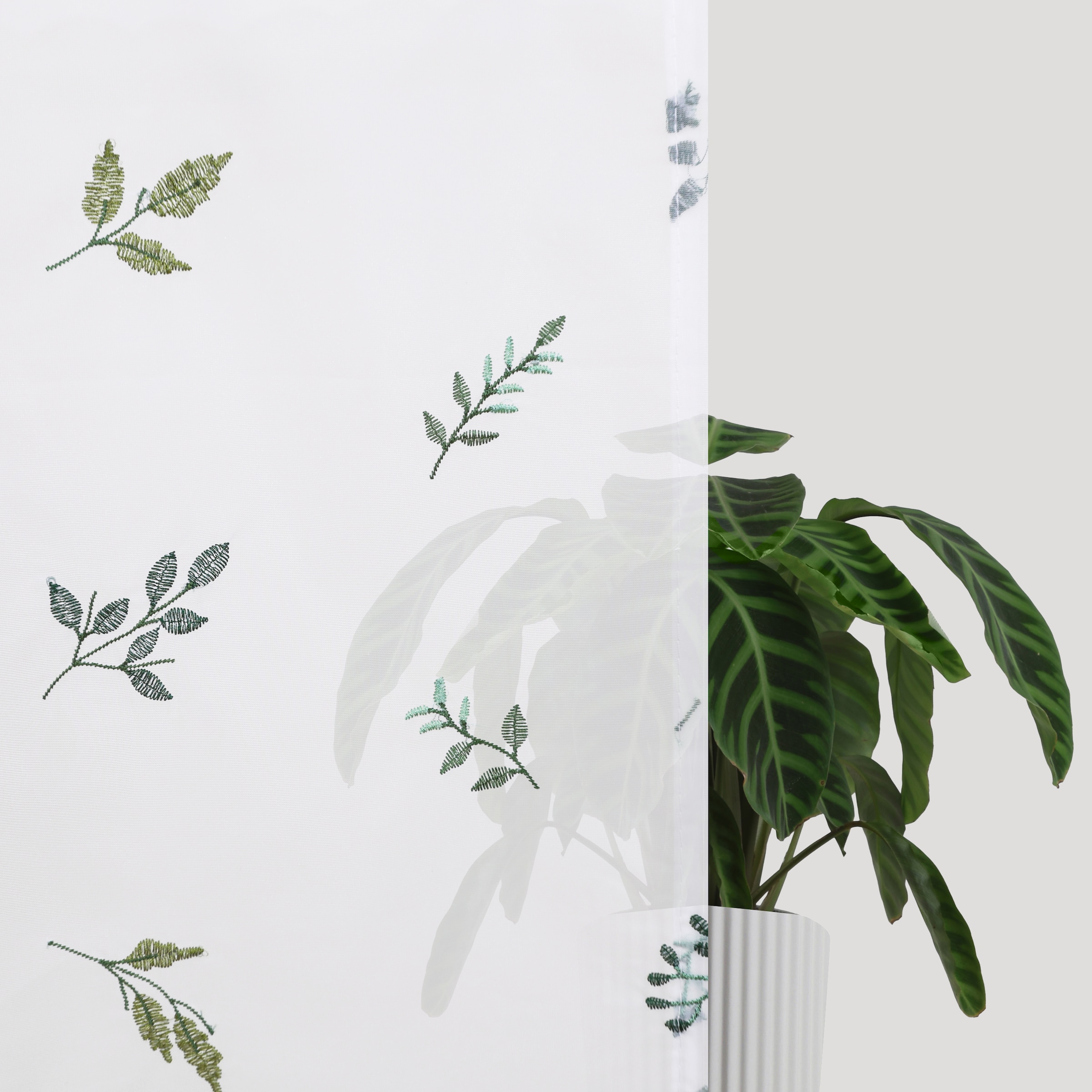 OTTO home Scheibengardine »Alphonse« Durchzuglöcher 1 Stk. tlg. Bestickt, floral, gemustert, schöne Haptik