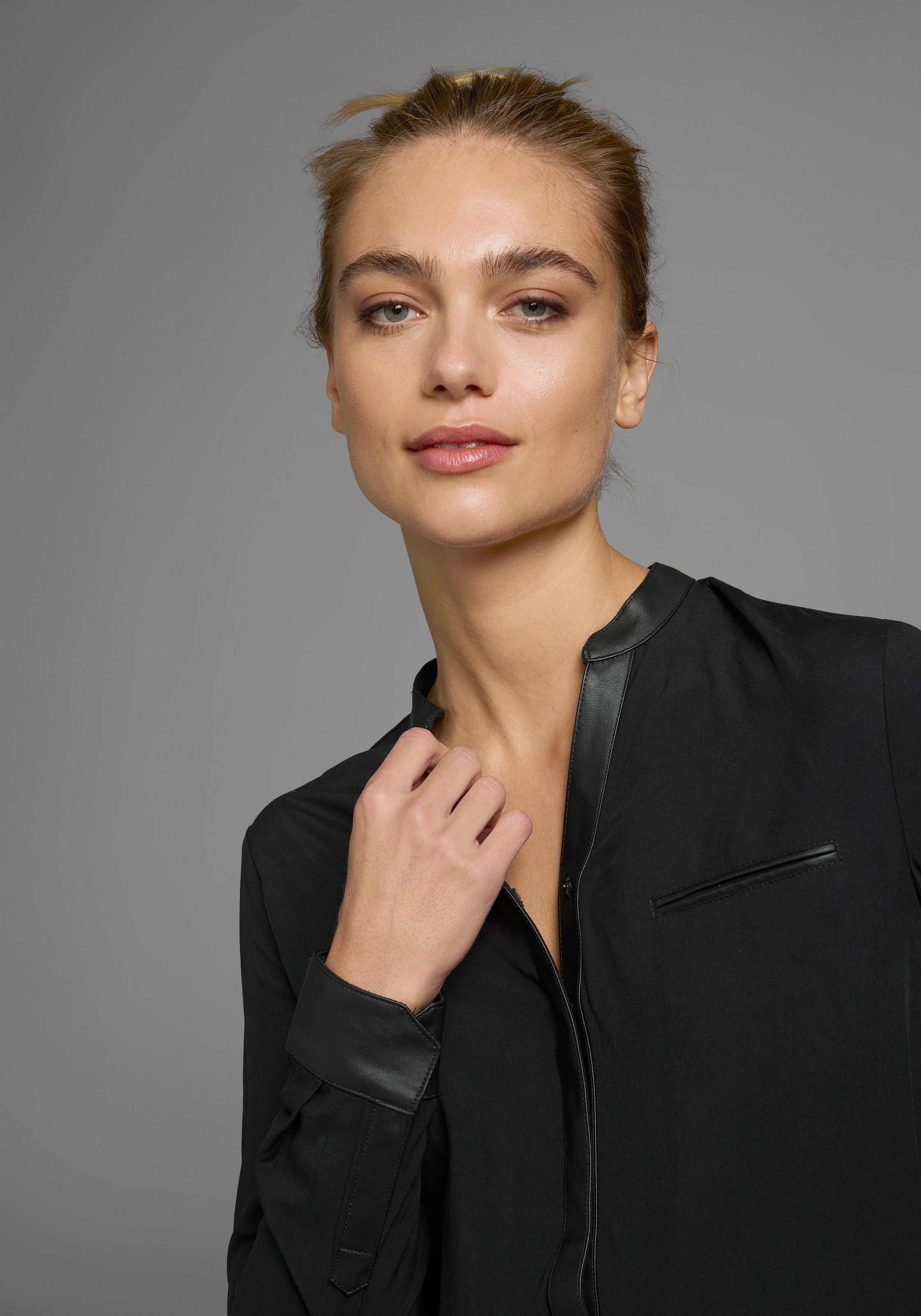 AJC Hemdbluse, mit Details aus Lederimitat