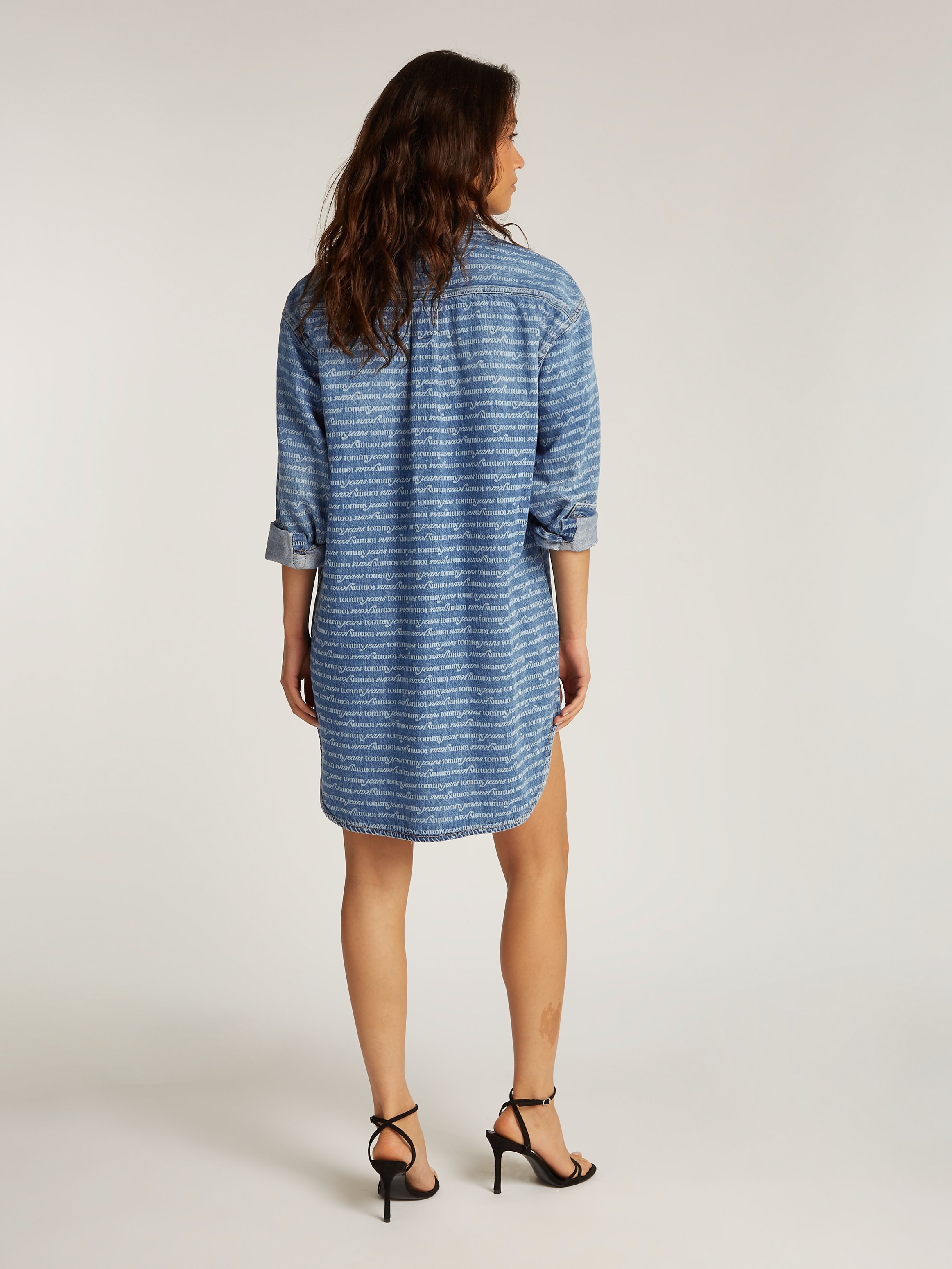 Tommy Jeans Hemdblusenkleid »RELAXED SHIRT DRESS AI6056 EXT«, mit Allover-Brand-Muster