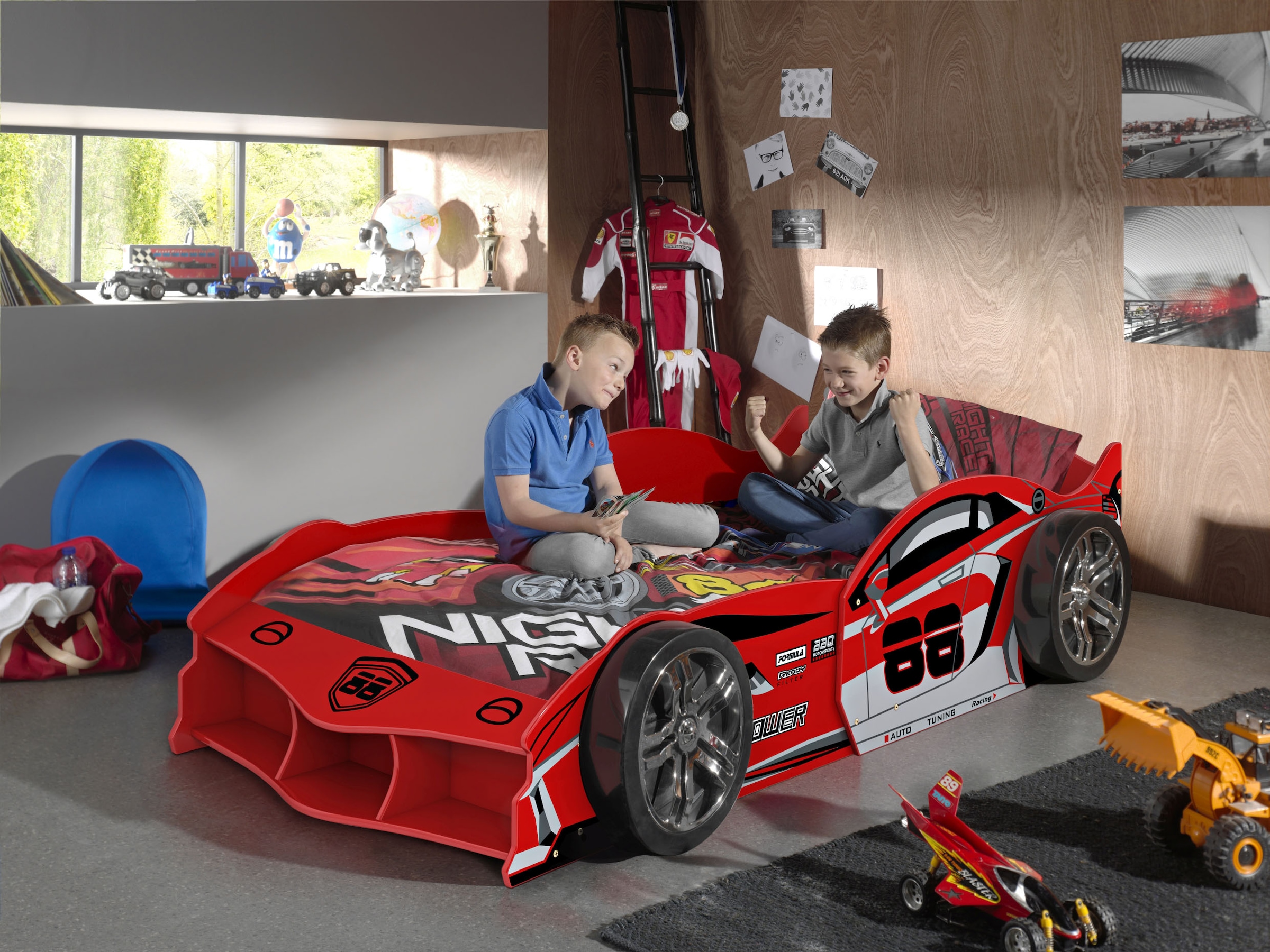 Vipack Autobett »Max 90/200 cm, im Rennwagen-Design, die Show im Kinderzimmer« B/H/T ca.: 229x58x114 cm mit Lattenrost und breiten Rädern,  tolle Felgen-Optik, glänzend lackiert in 2 Farben erhältlich