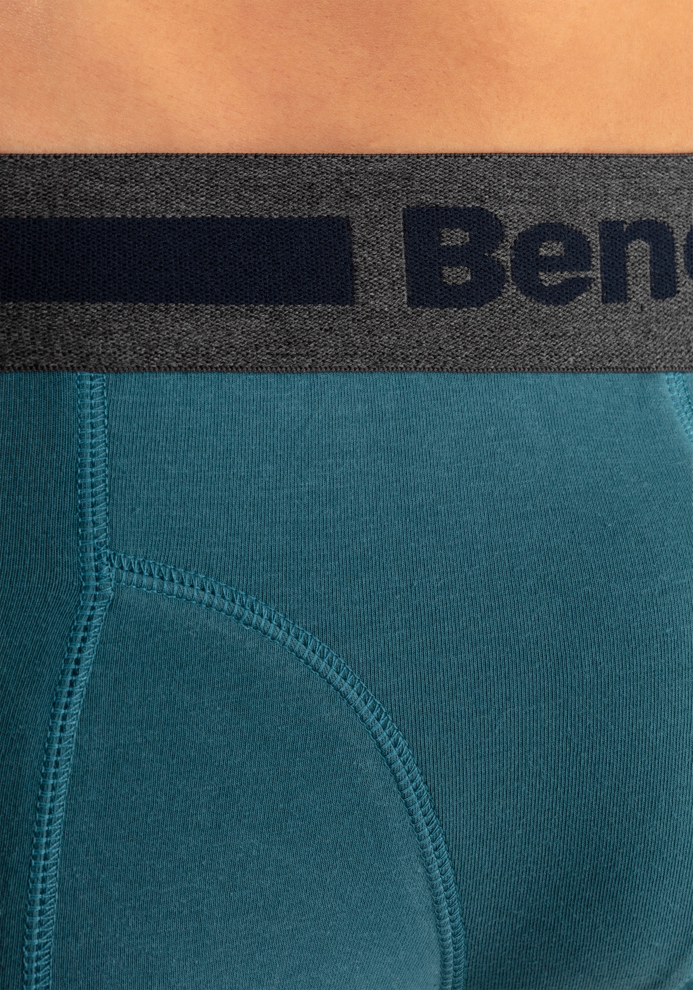 Bench. Hipster, (Packung, 4 St.), knapp sitzende Boxershorts aus Baumwollmischung