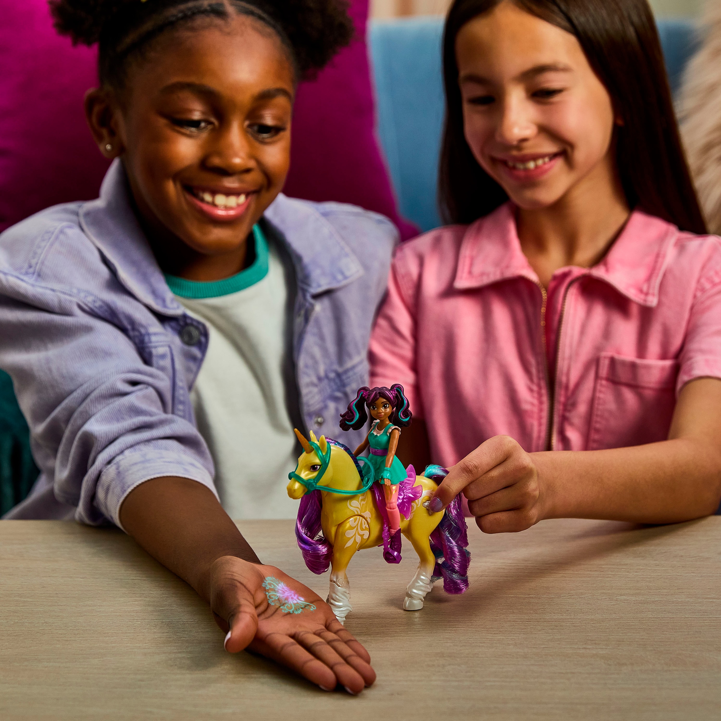 Spin Master Anziehpuppe »Unicorn Academy - Ava & Pflanzen-Magie Leaf« mit echter Mähne und Leuchteffektt