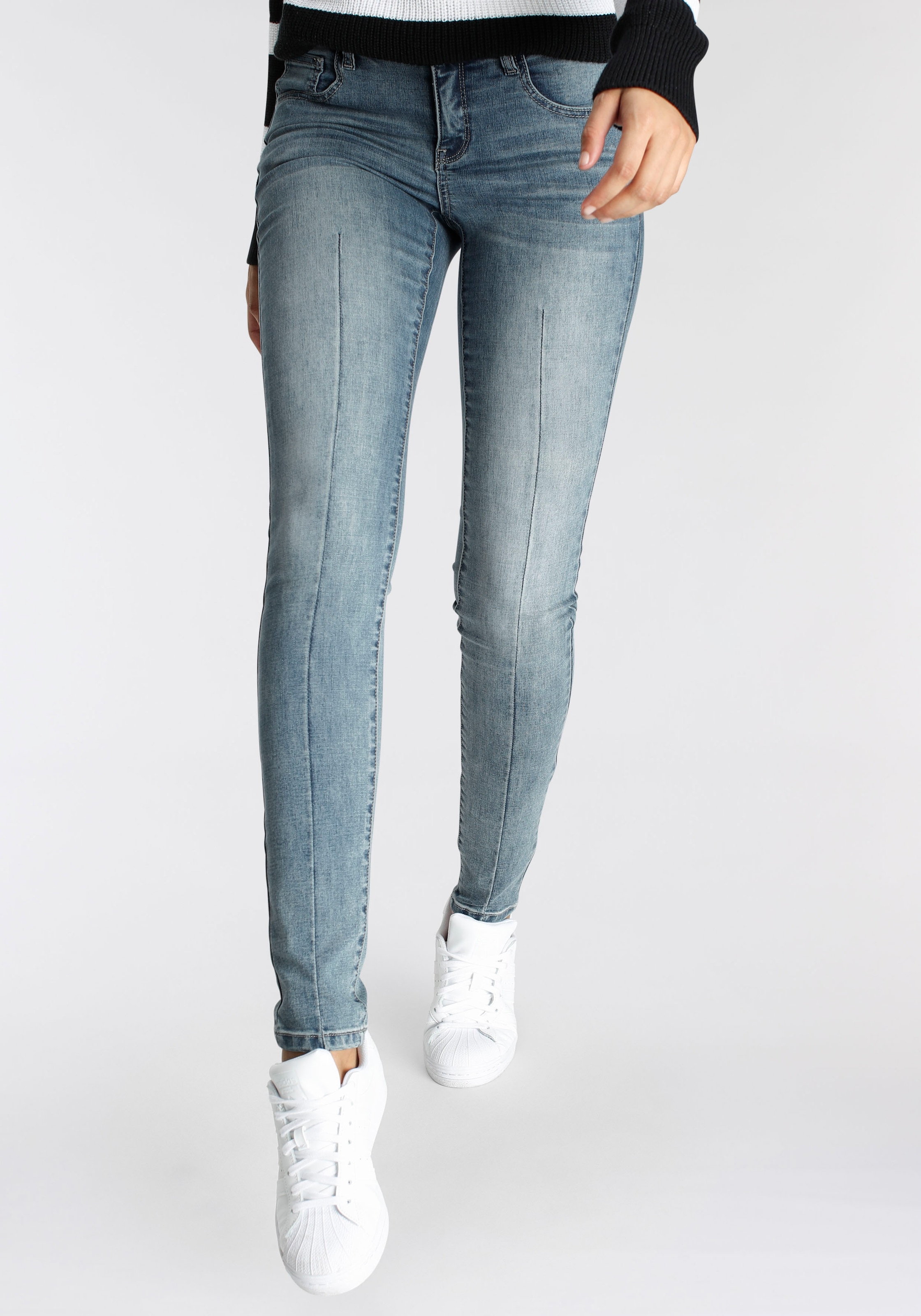 Arizona Skinny-fit-Jeans »Ultra-Stretch, sehr bequem, gut zu kombinieren«, Mid  Waist high performance stretch Denim normale Leibhöhe figurbetont bei ♕