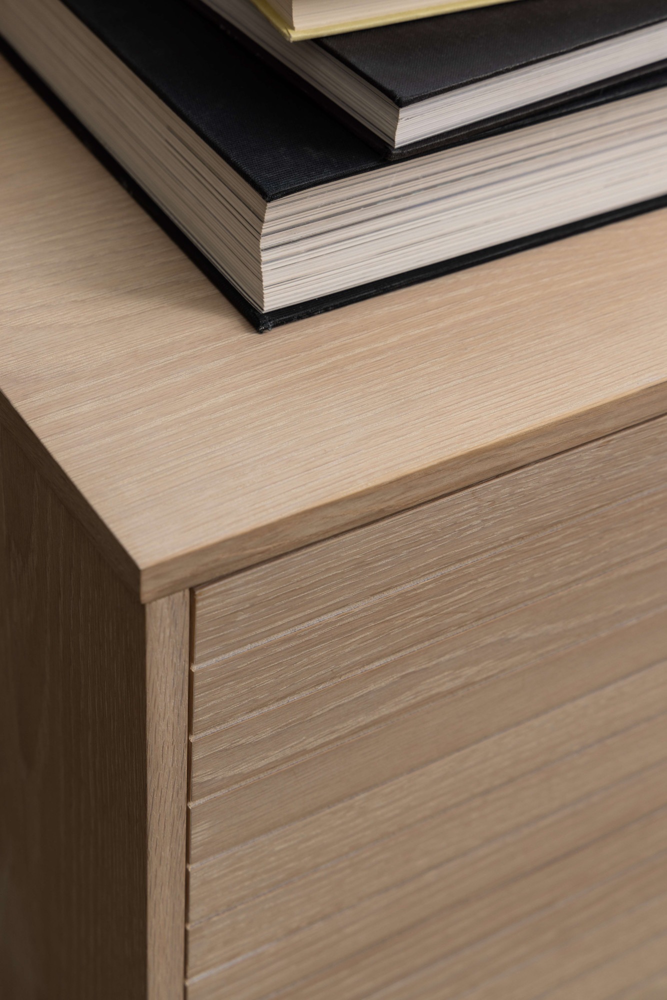 ACTONA GROUP Sideboard »Linley Anrichte, gerillte Front,«, Eiche furniert, 3 Türen, 3 Einlegeböden, Lamellenfront
