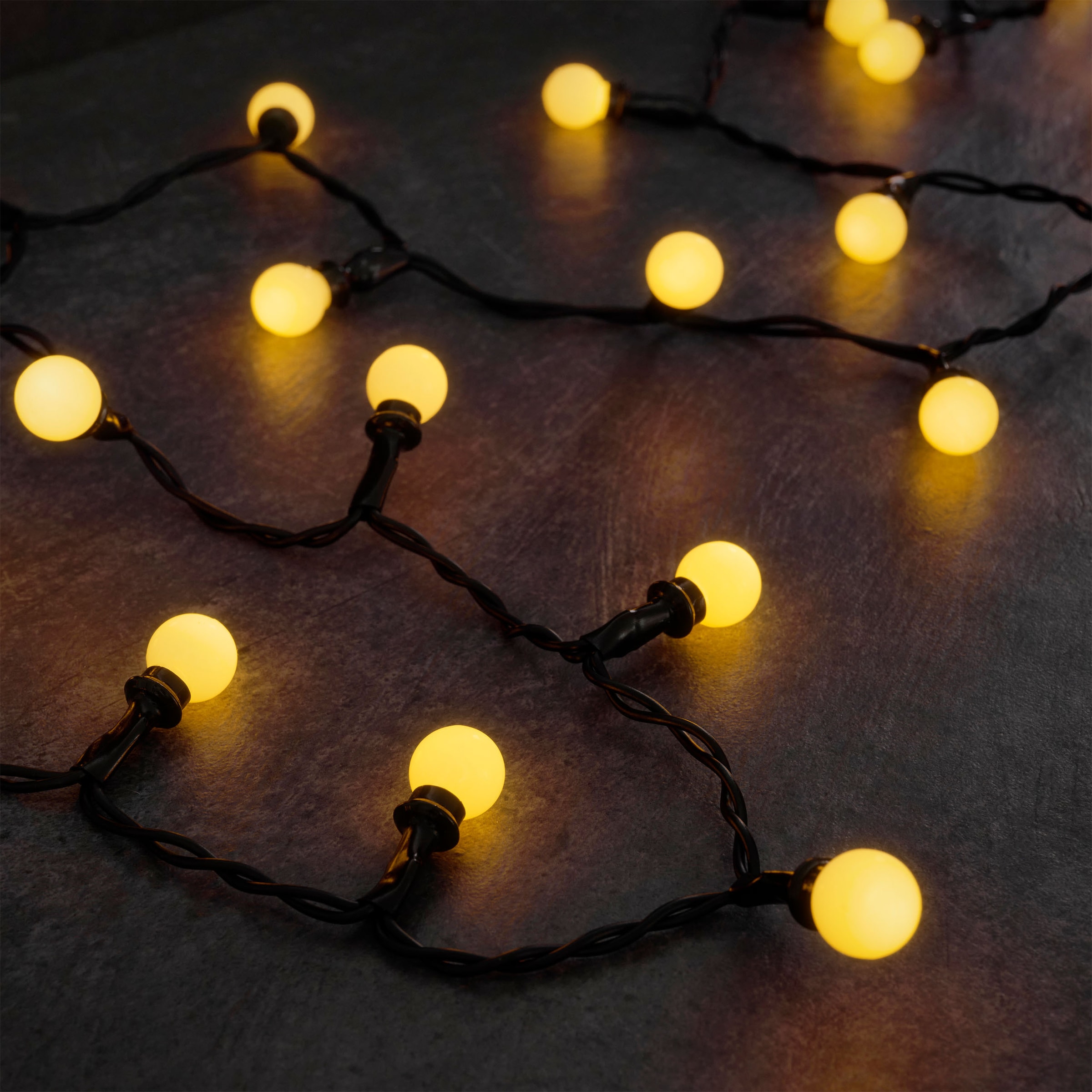 OTTO home LED-Baummantel »1,3/ 1,7/ 2,1/ 2,6 u. 3,3 m Länge, Kugel LEDs, Timer, Indoor, Outdoor« warmweiß, IP44, 5 m Zuleitung, innen, außen, Garten, Balkon, Terrasse
