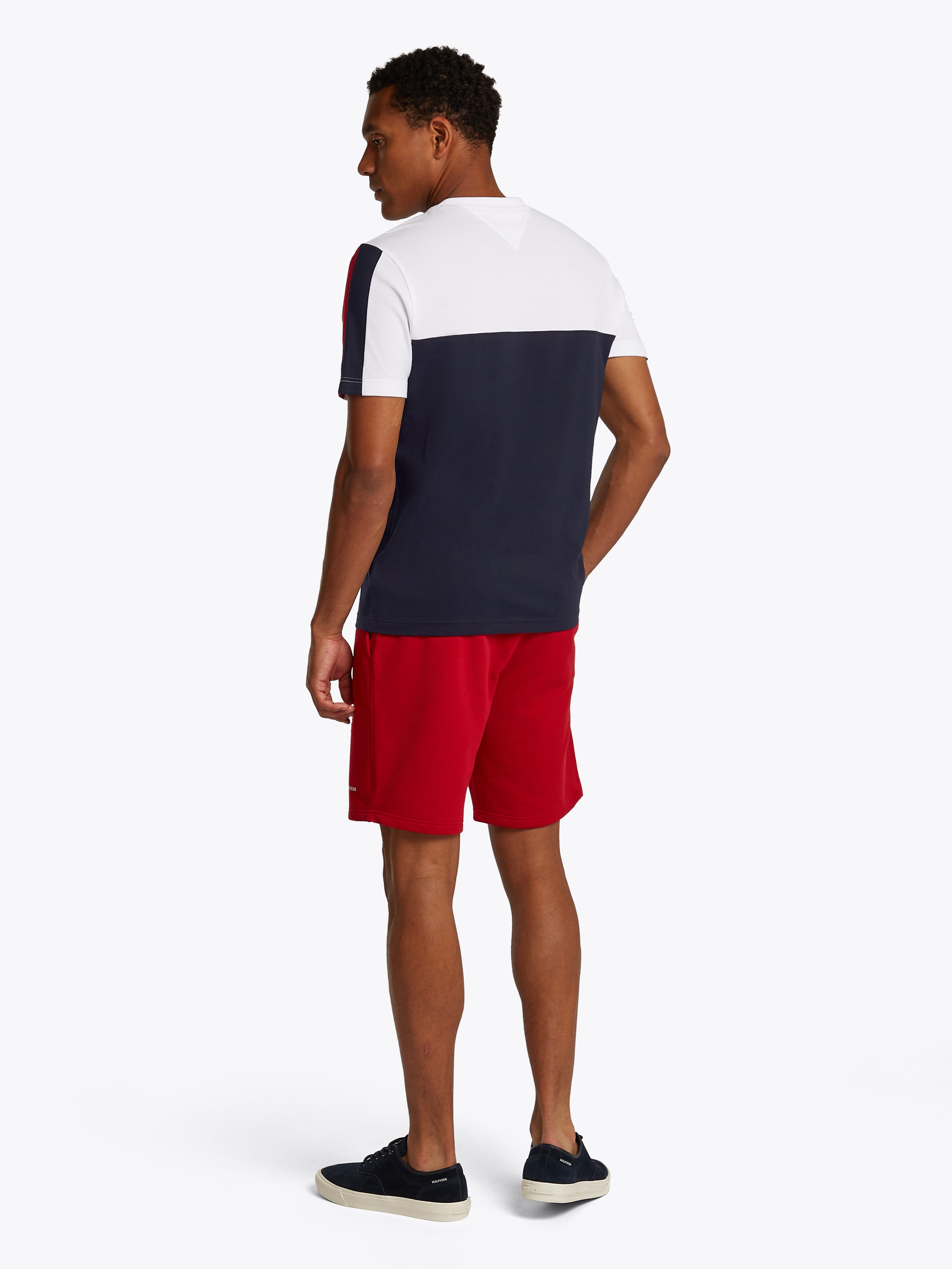 Tommy Hilfiger T-Shirt »GLOBAL STRIPE COLOURBLOCK TEE«, im modischen Colorblocking