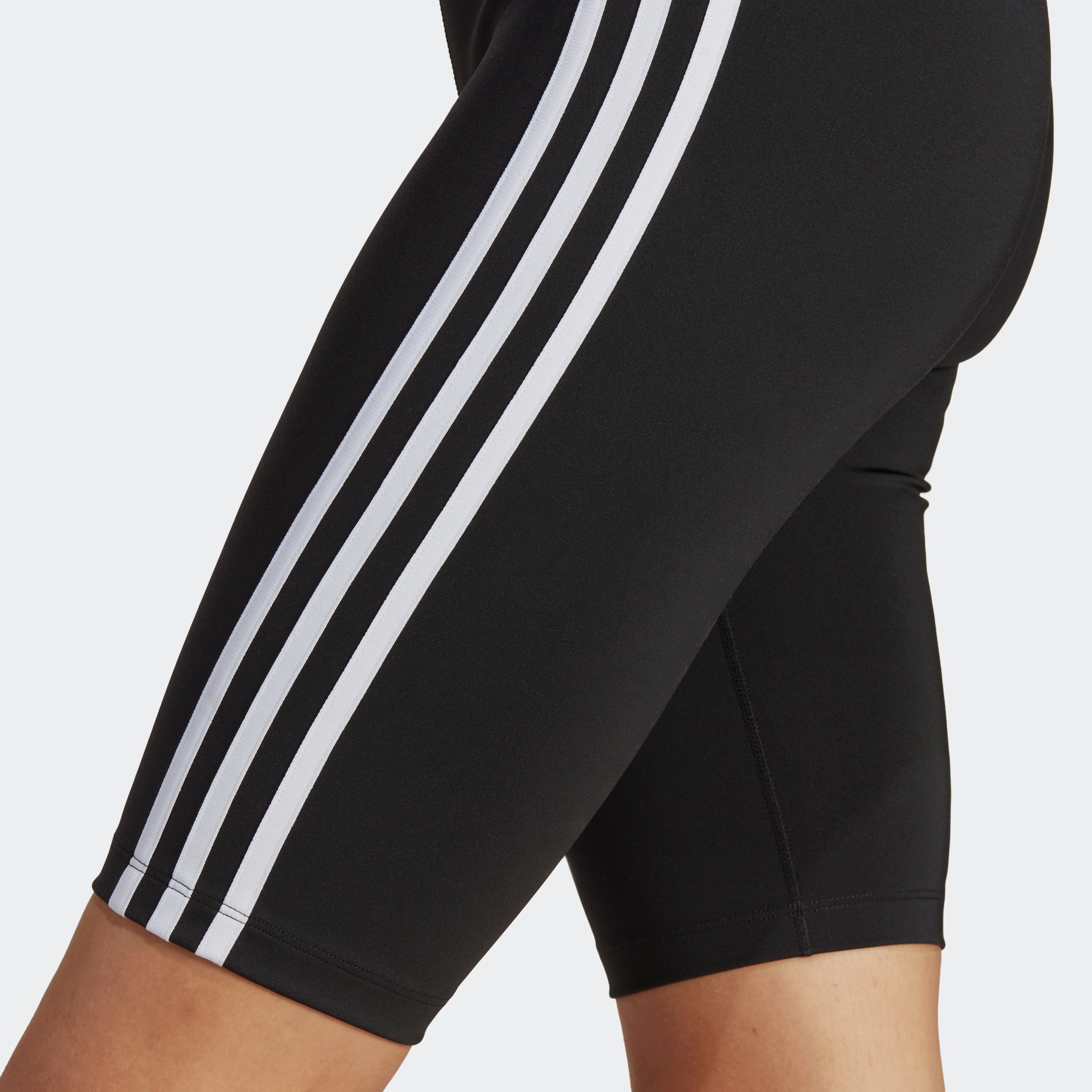 adidas Originals Sporthose »ADICOLOR CLASSICS HIGHWAISTED KURZE«, (1 tlg.)