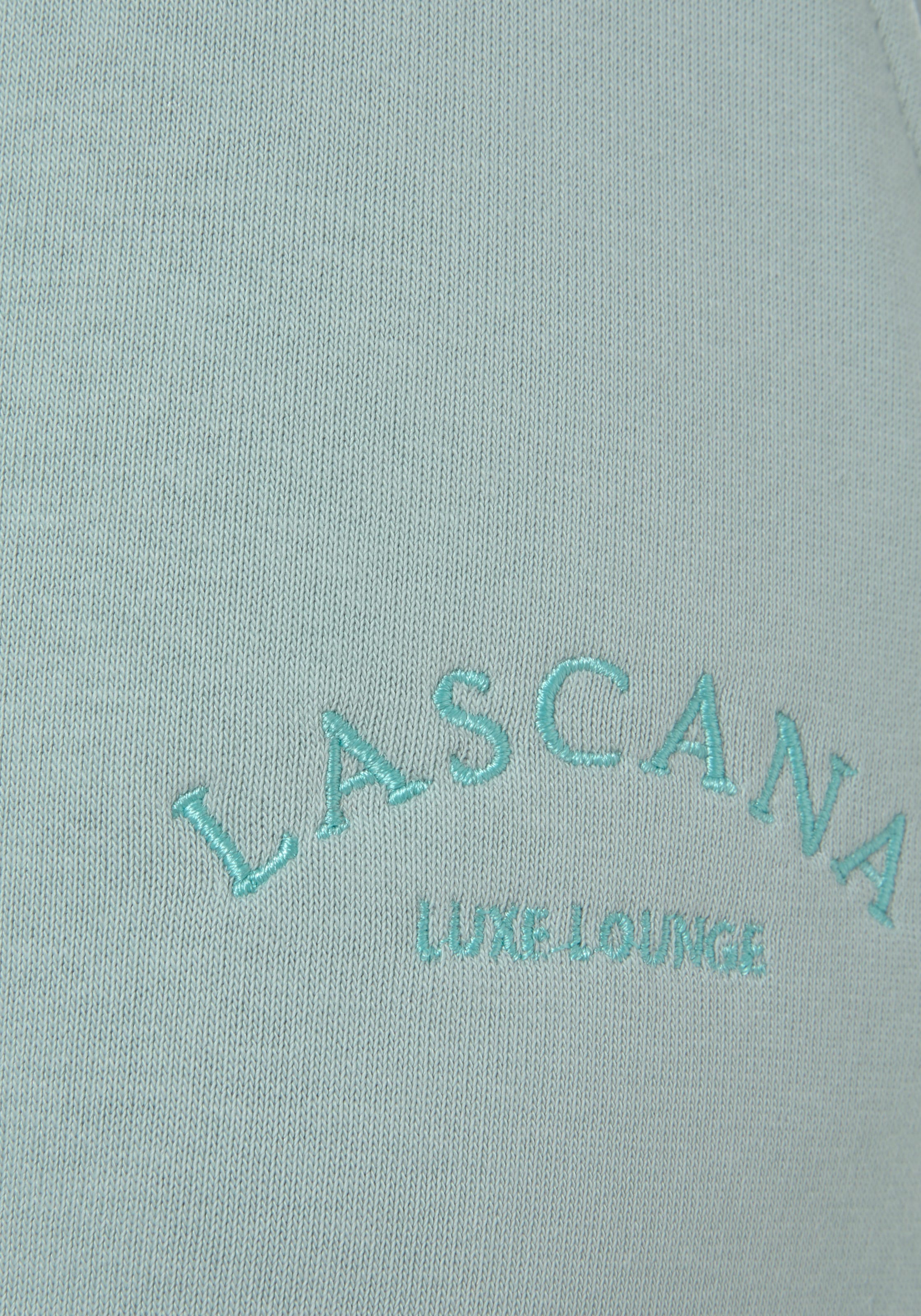 LASCANA Relaxshorts »-Sweatshorts -Kurze Hose«, mit seitlichen Loungewear, ♕ Taschen und bei Loungeanzug Logostickerei