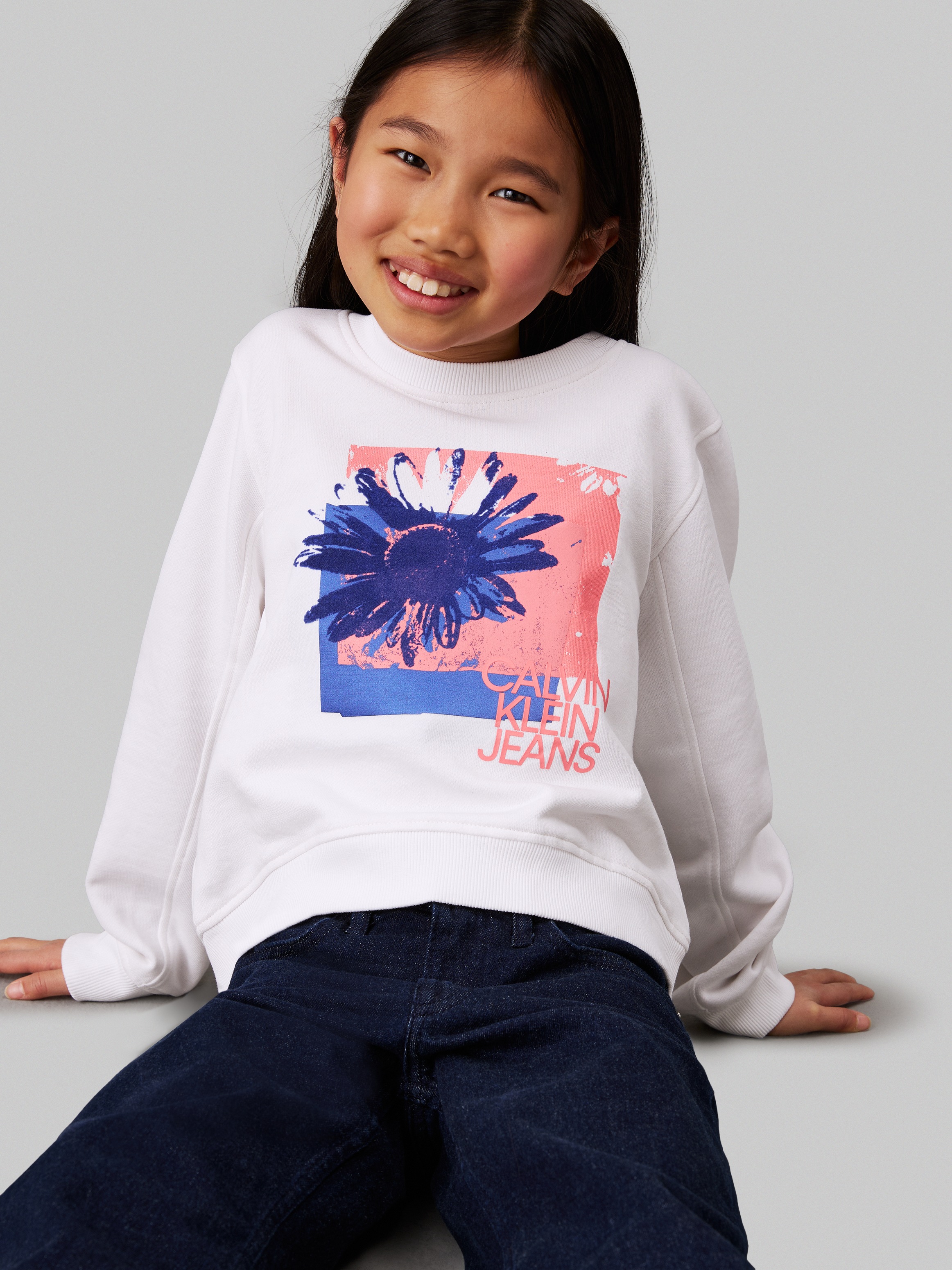 Calvin Klein Jeans Sweatshirt »Flower Graphic Cn Sweatshirt«, für Kinder bis 16 Jahre und mit Logodruck